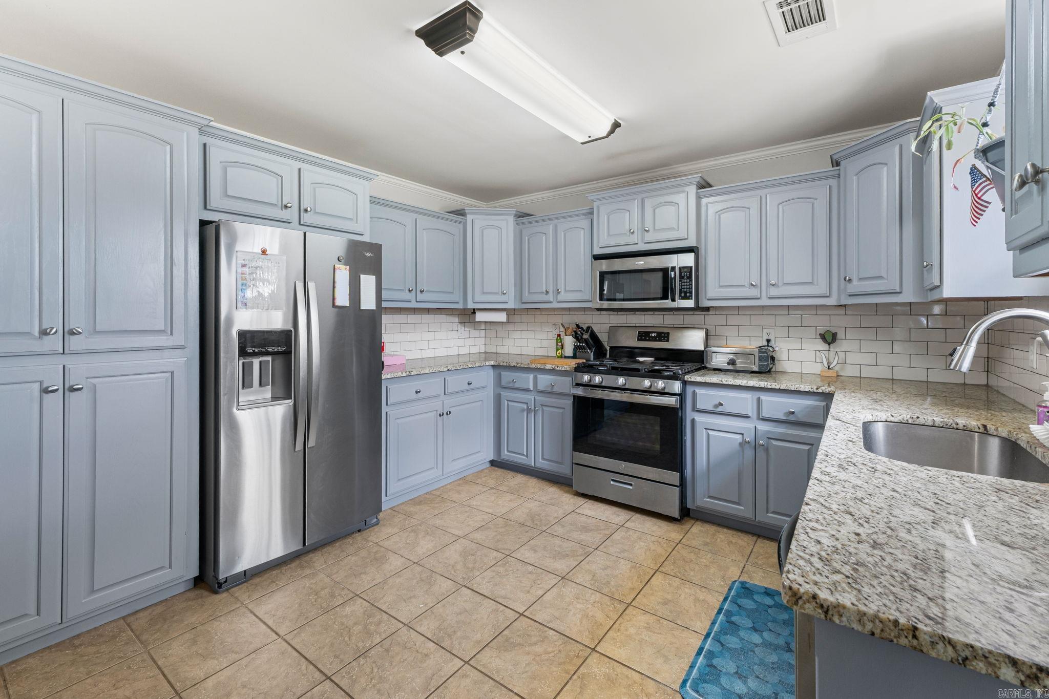2902 Millbrook Drive Property Photo 12