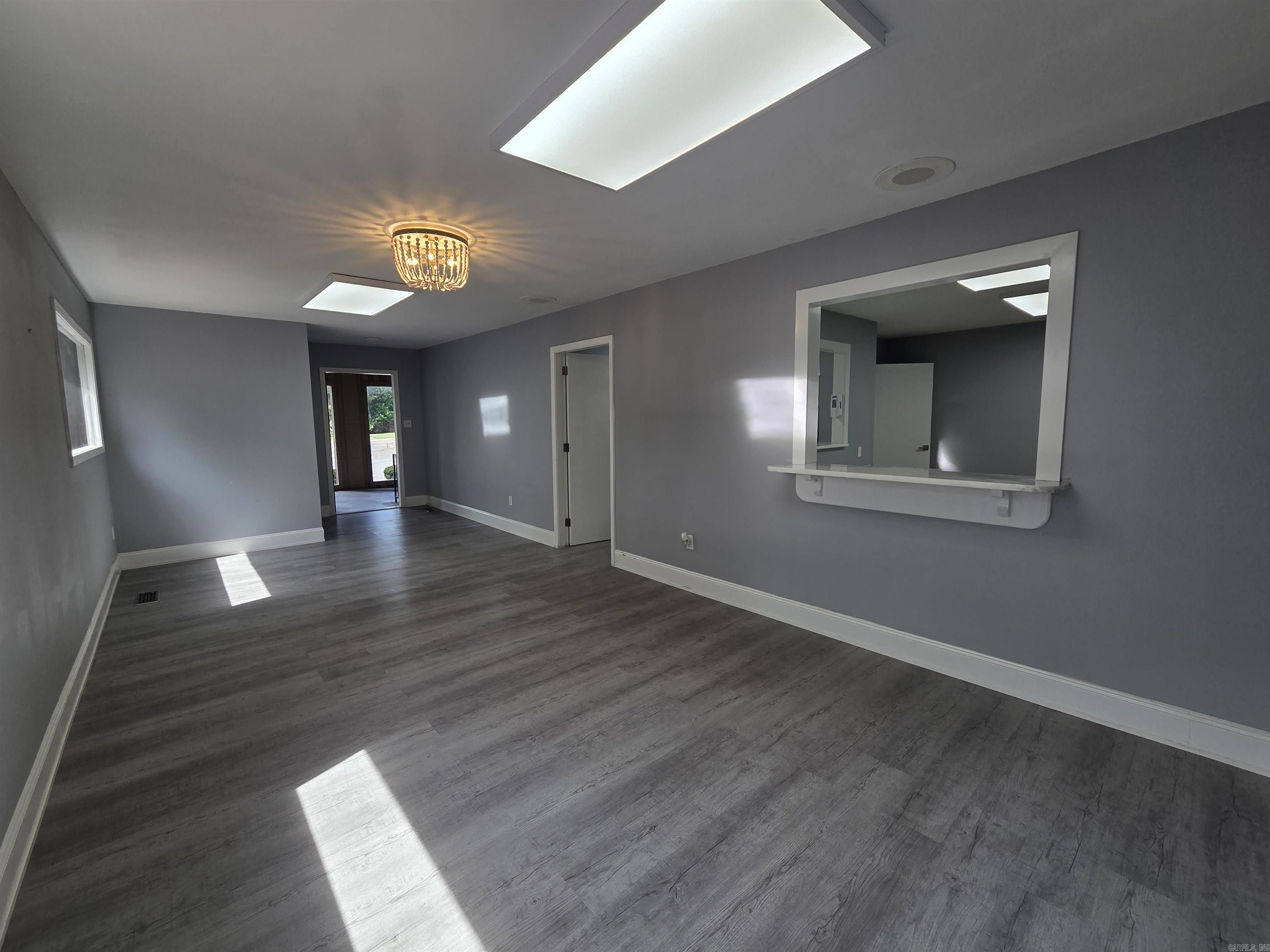 3006 E Kiehl Avenue Property Photo 5