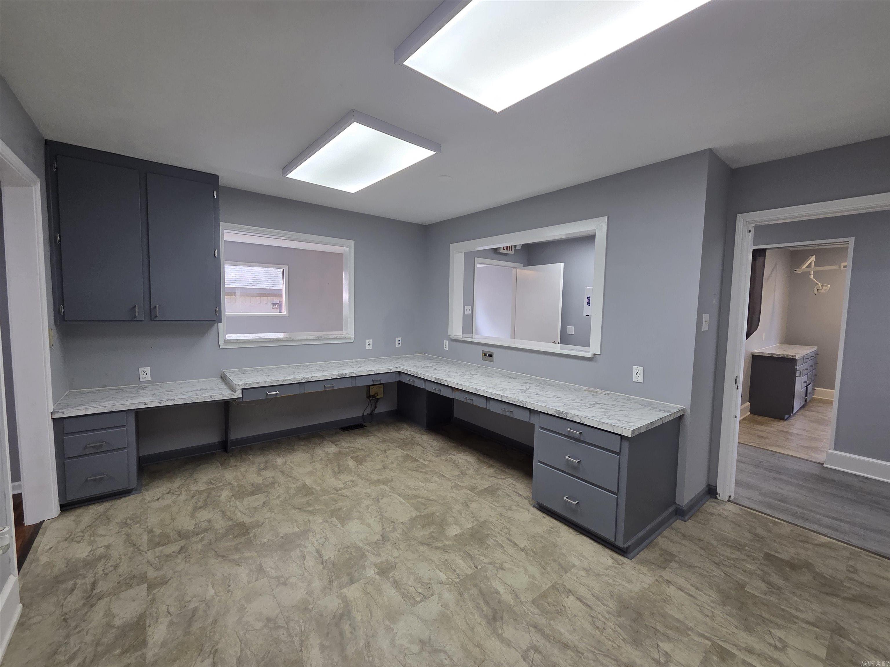 3006 E Kiehl Avenue Property Photo 7