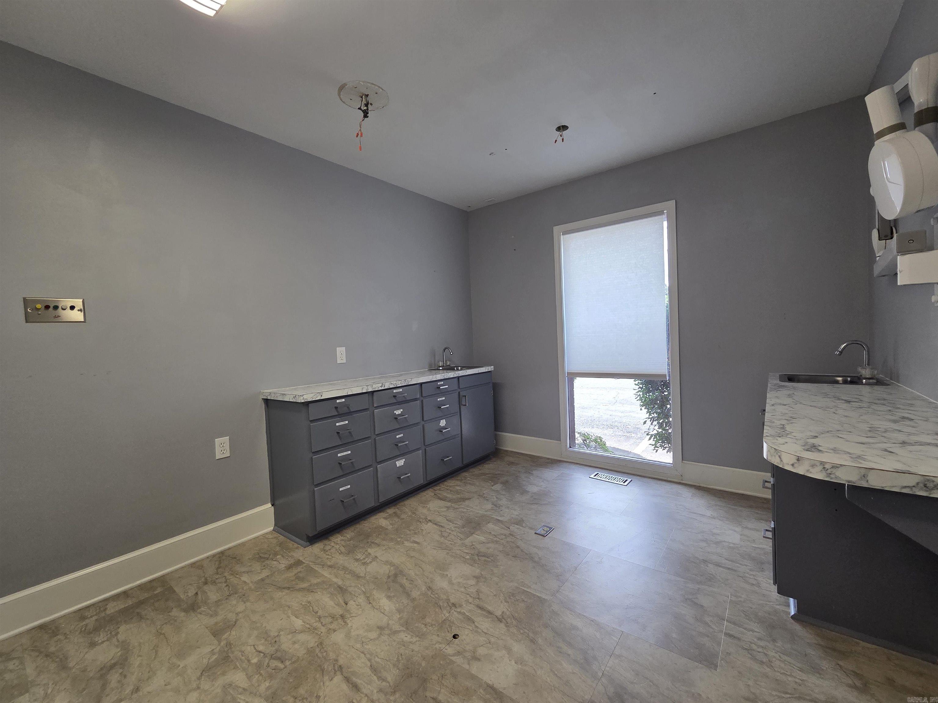3006 E Kiehl Avenue Property Photo 16