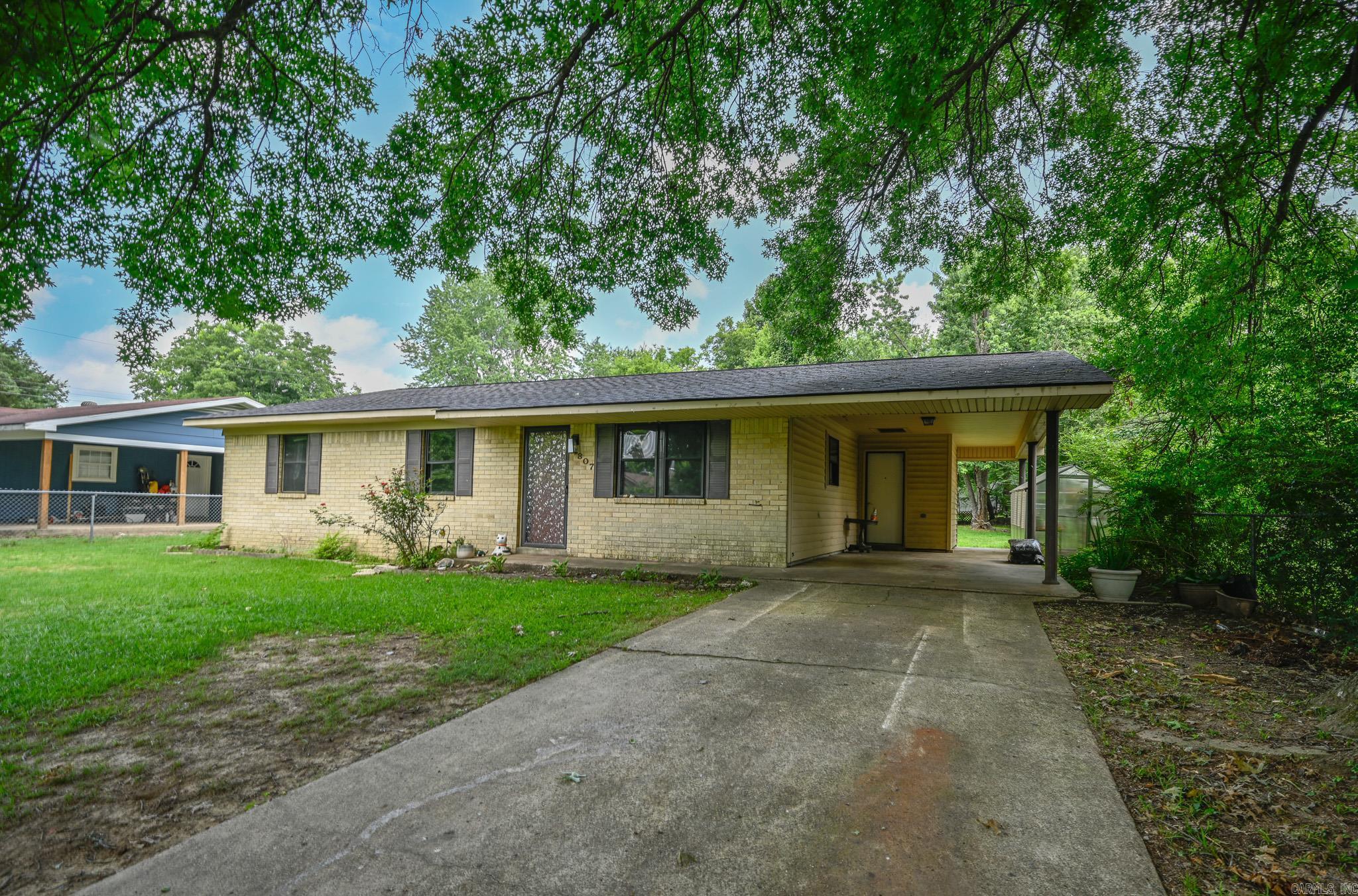 1807 Lena Property Photo 7