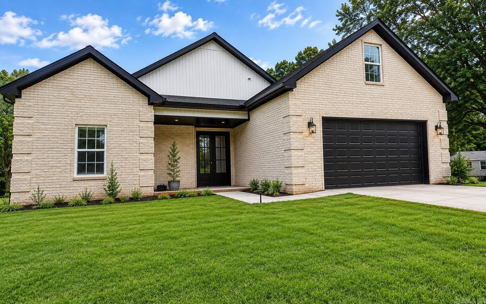 1607 Daybreak Drive Property Photo 1