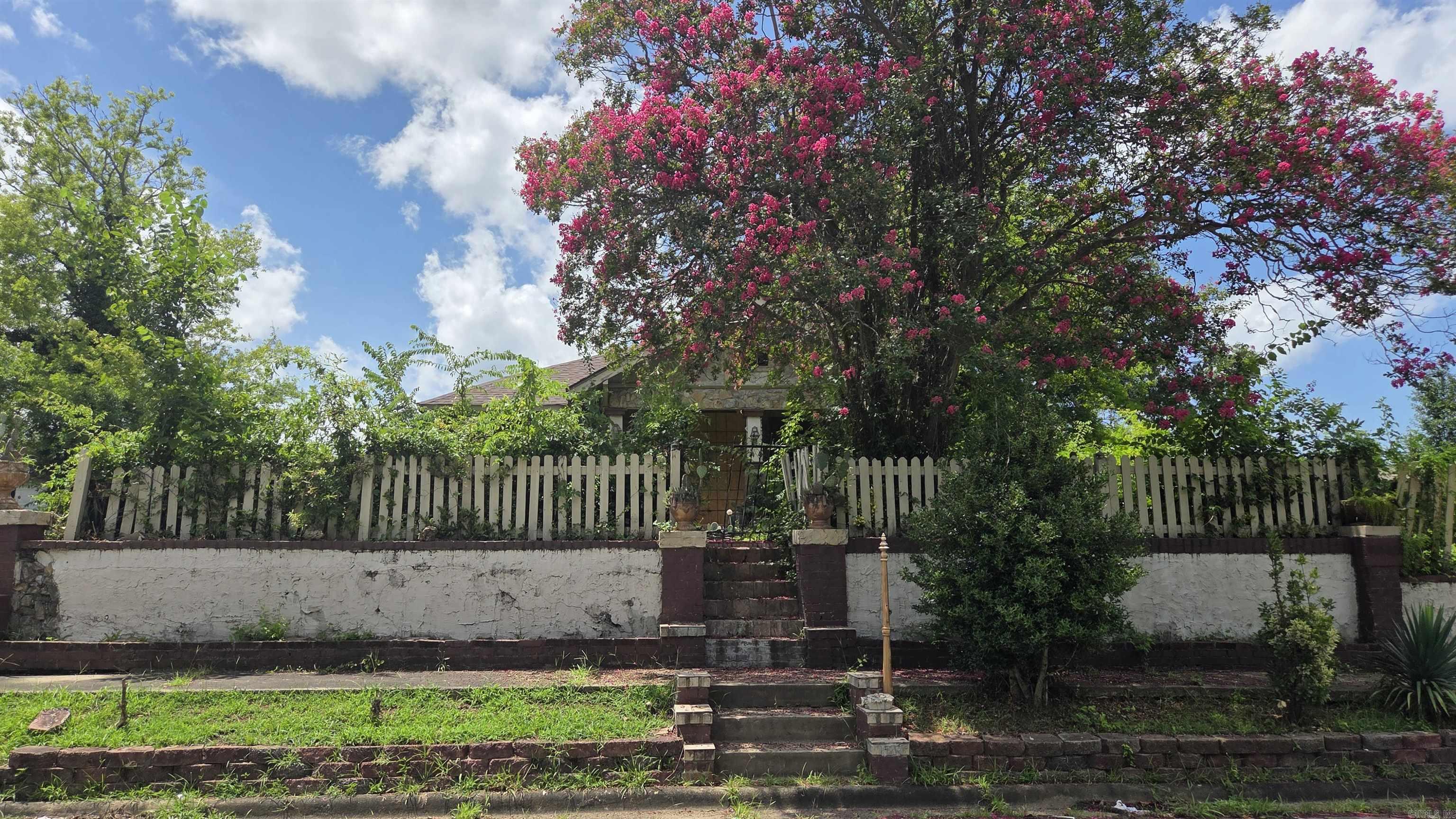 1424 Booker Street Property Photo 2