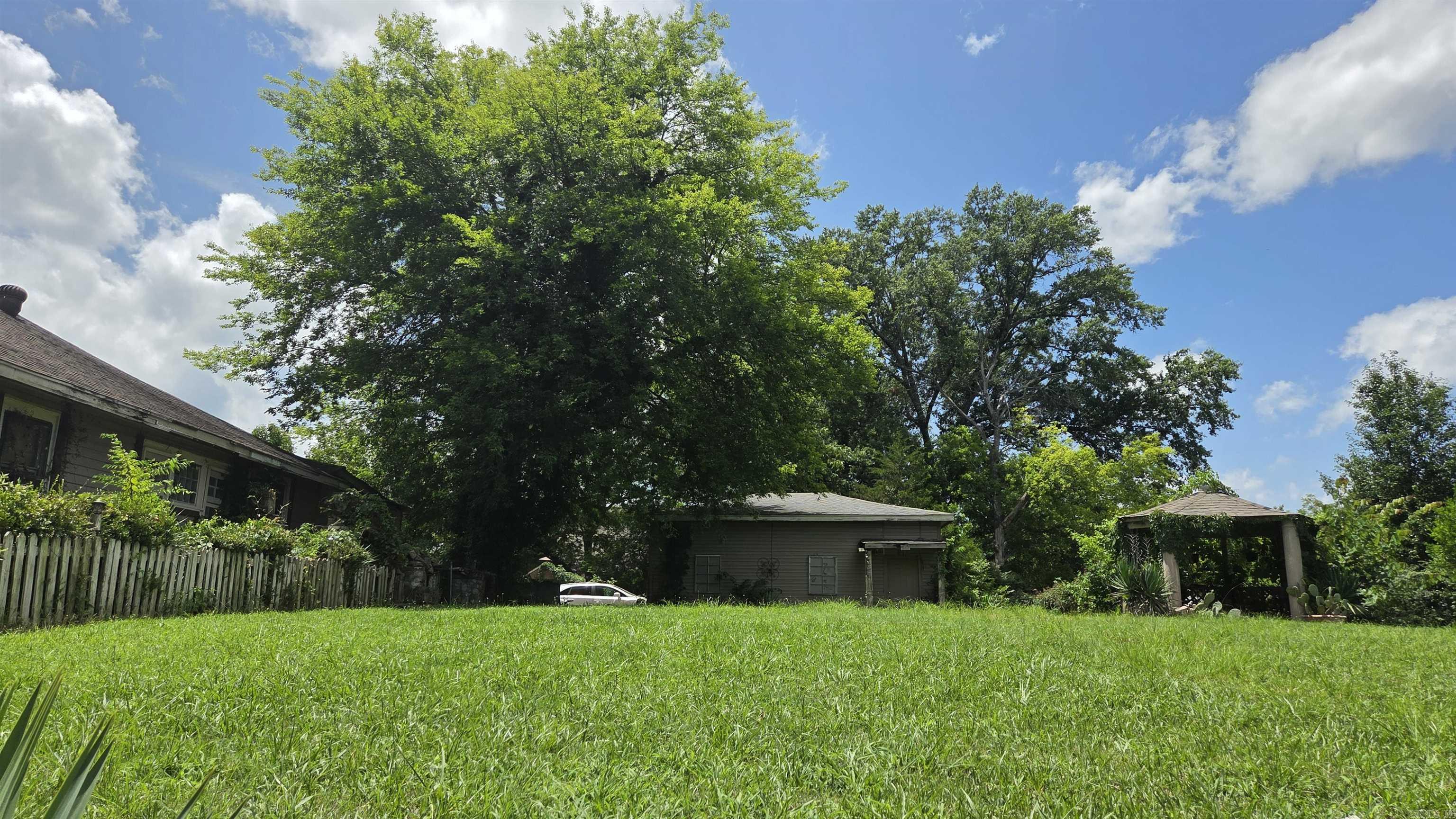 1424 Booker Street Property Photo 3