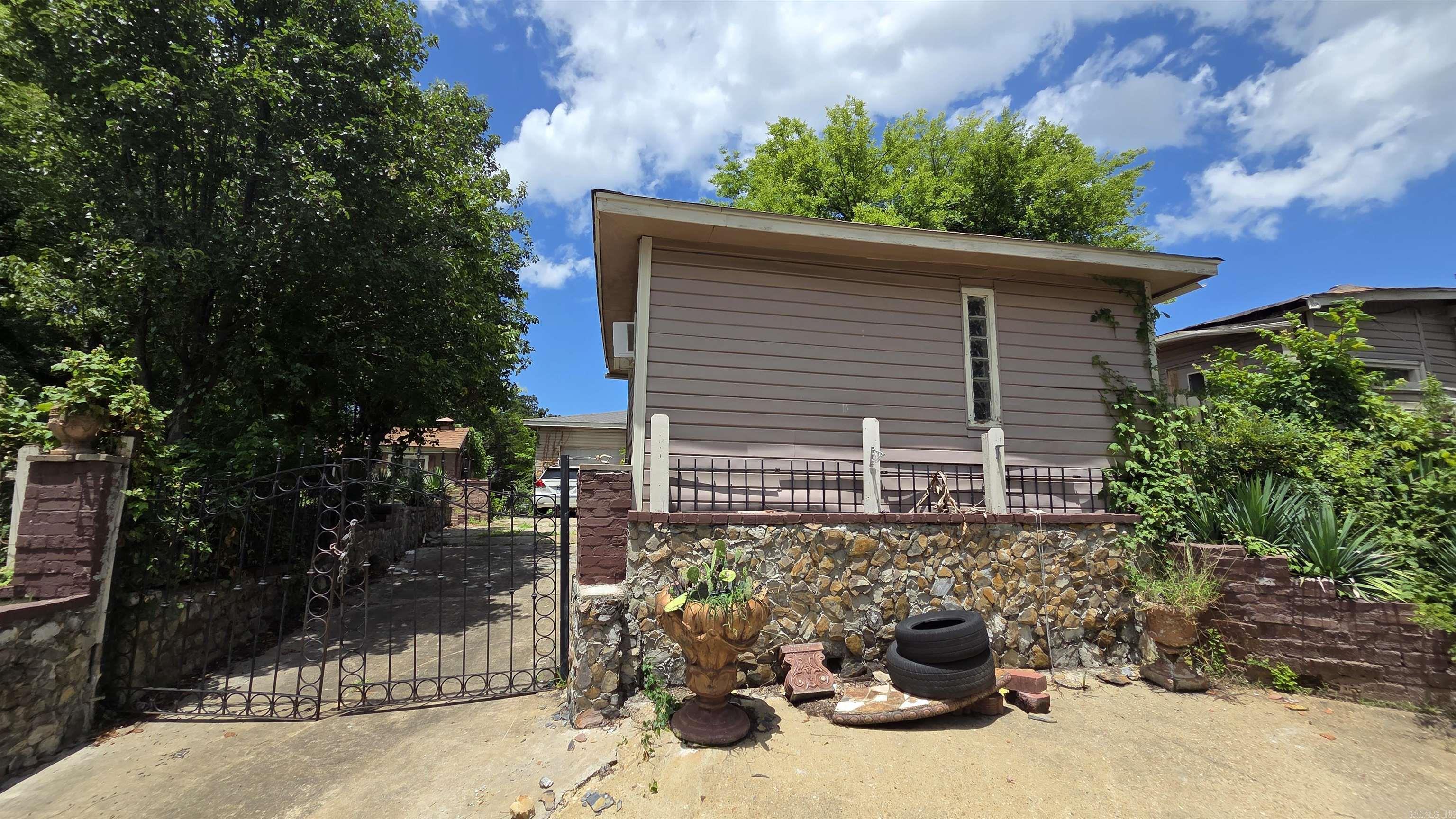 1424 Booker Street Property Photo 5