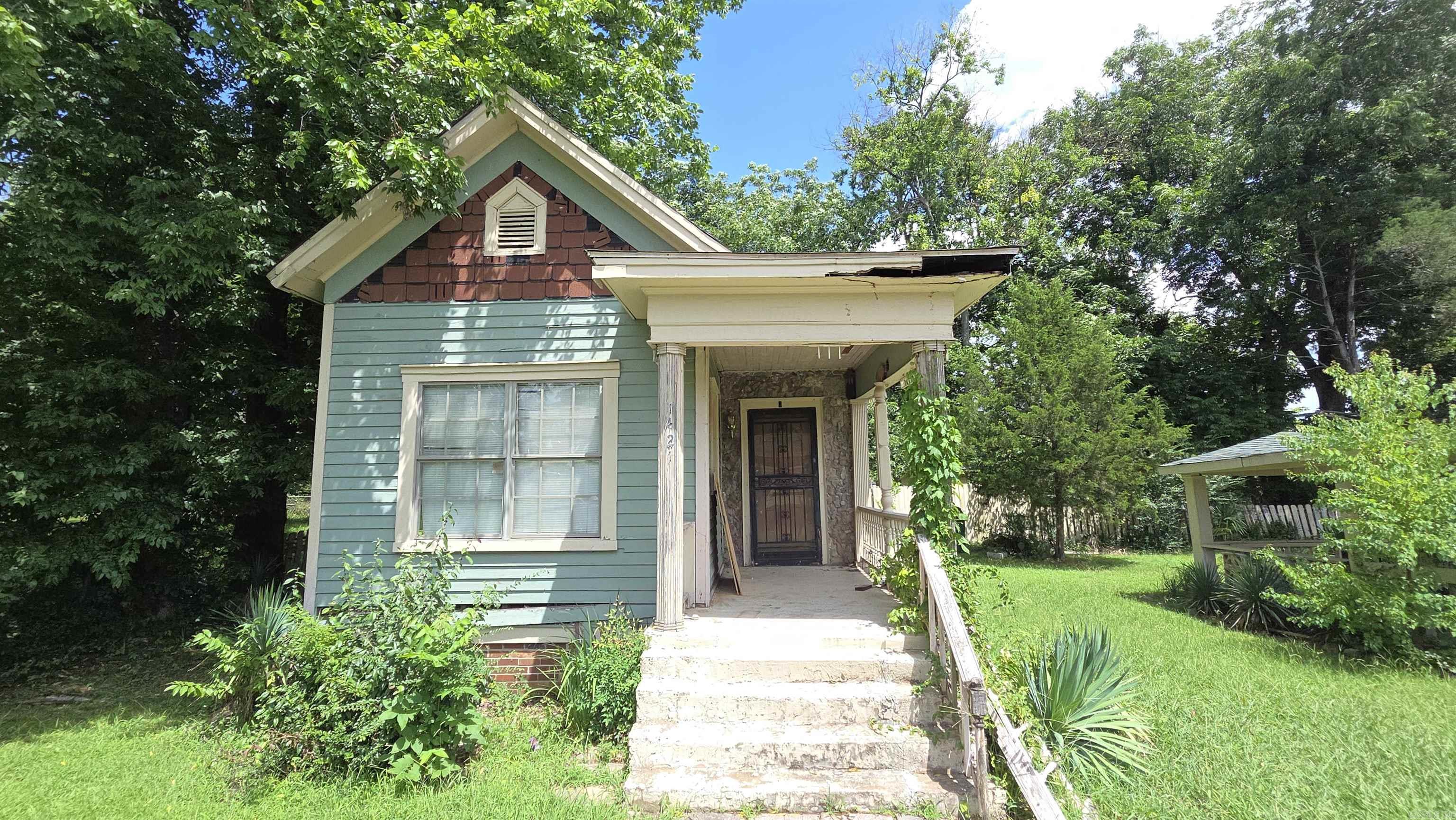 1421 Maple Street Property Photo 1