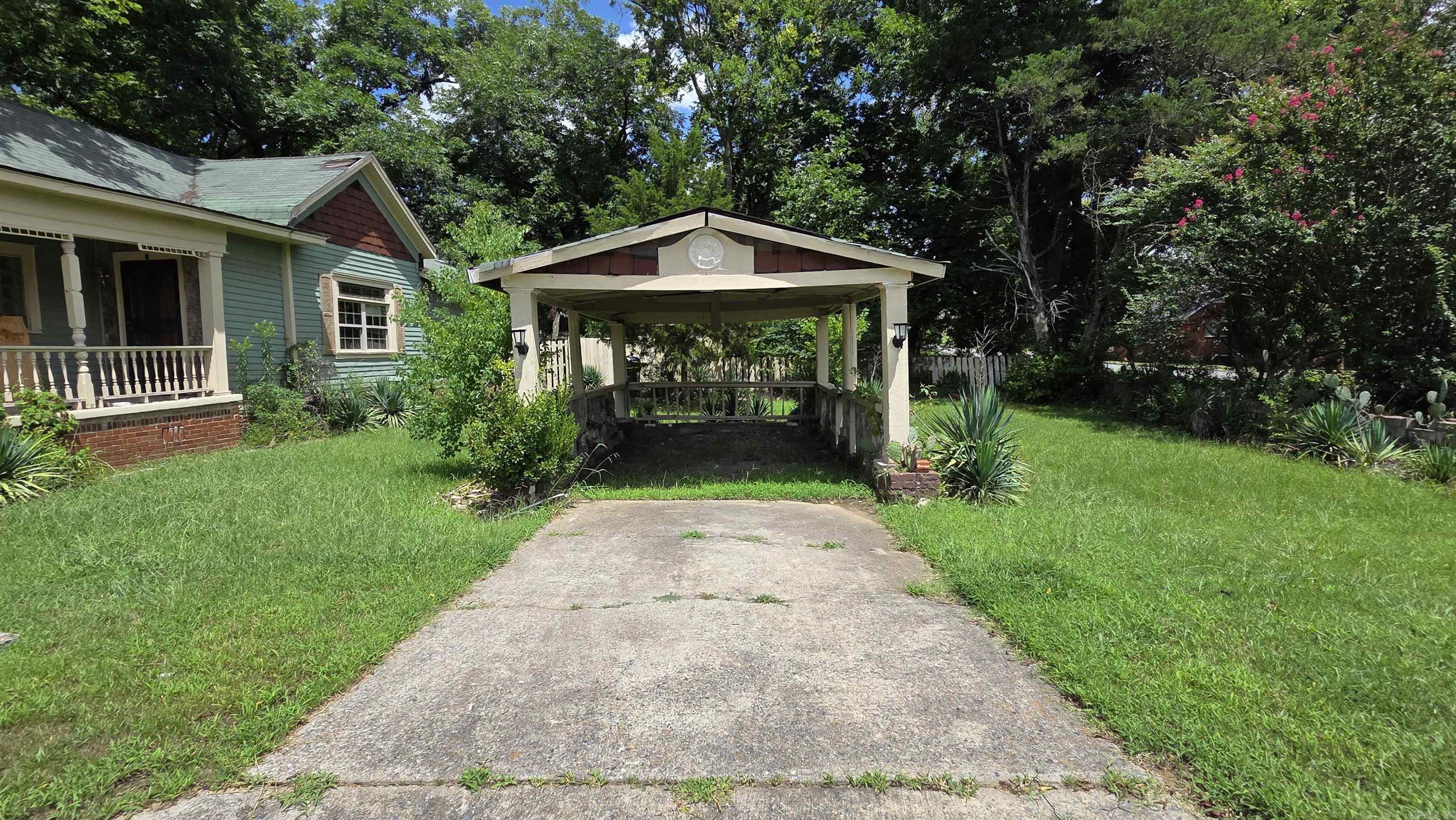 1421 Maple Street Property Photo 3
