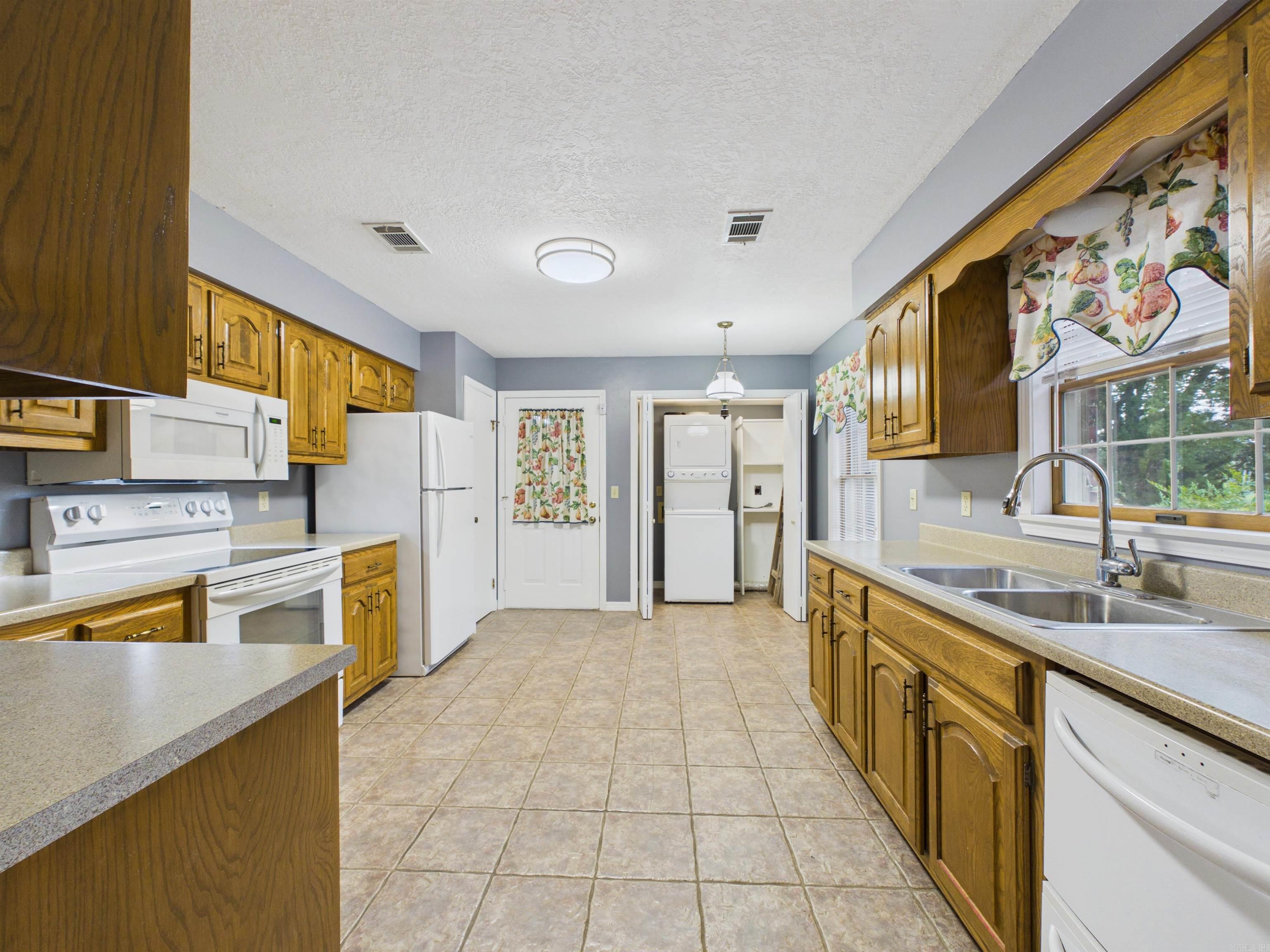 731 E Center Property Photo 10