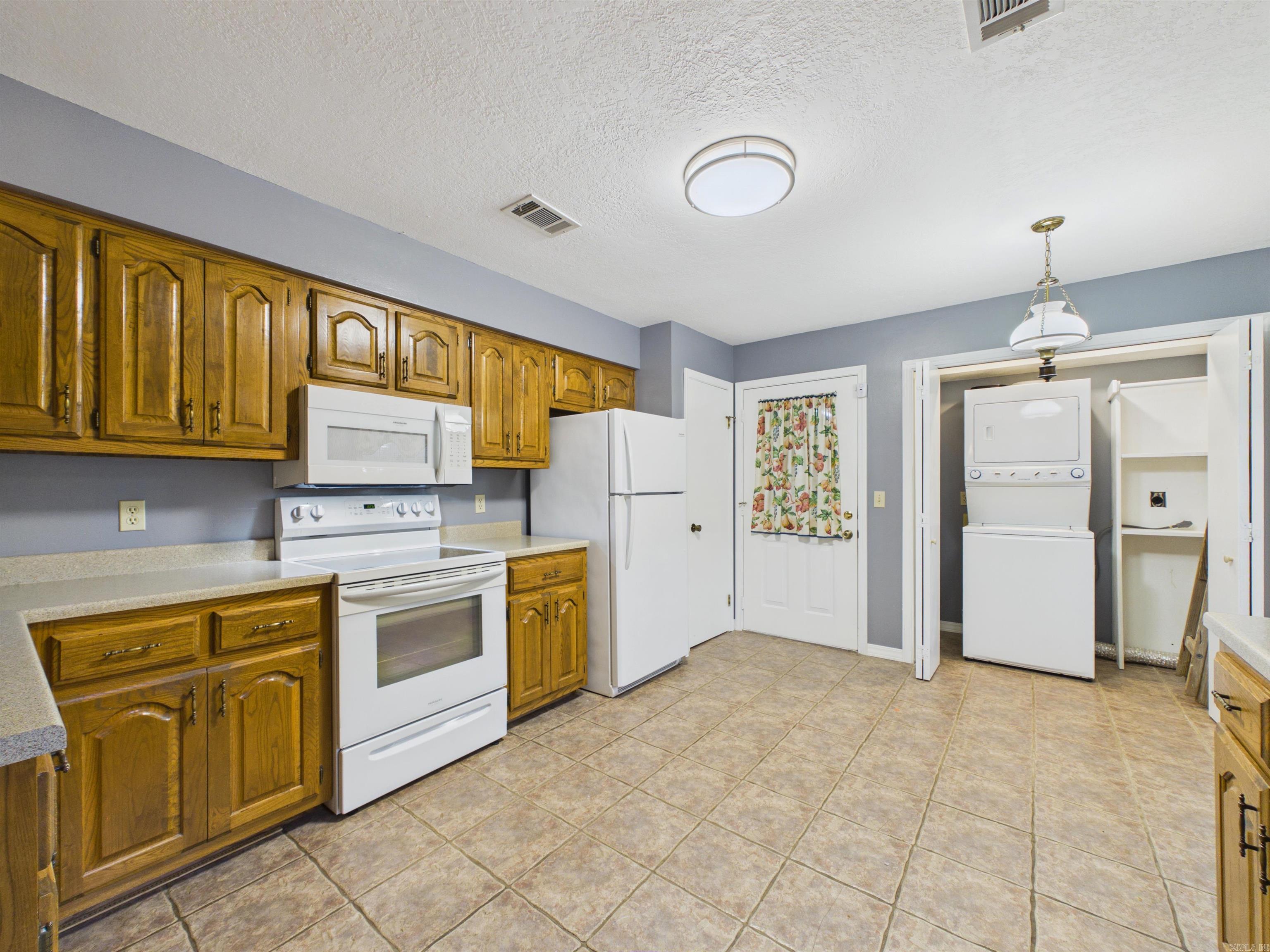 731 E Center Property Photo 11