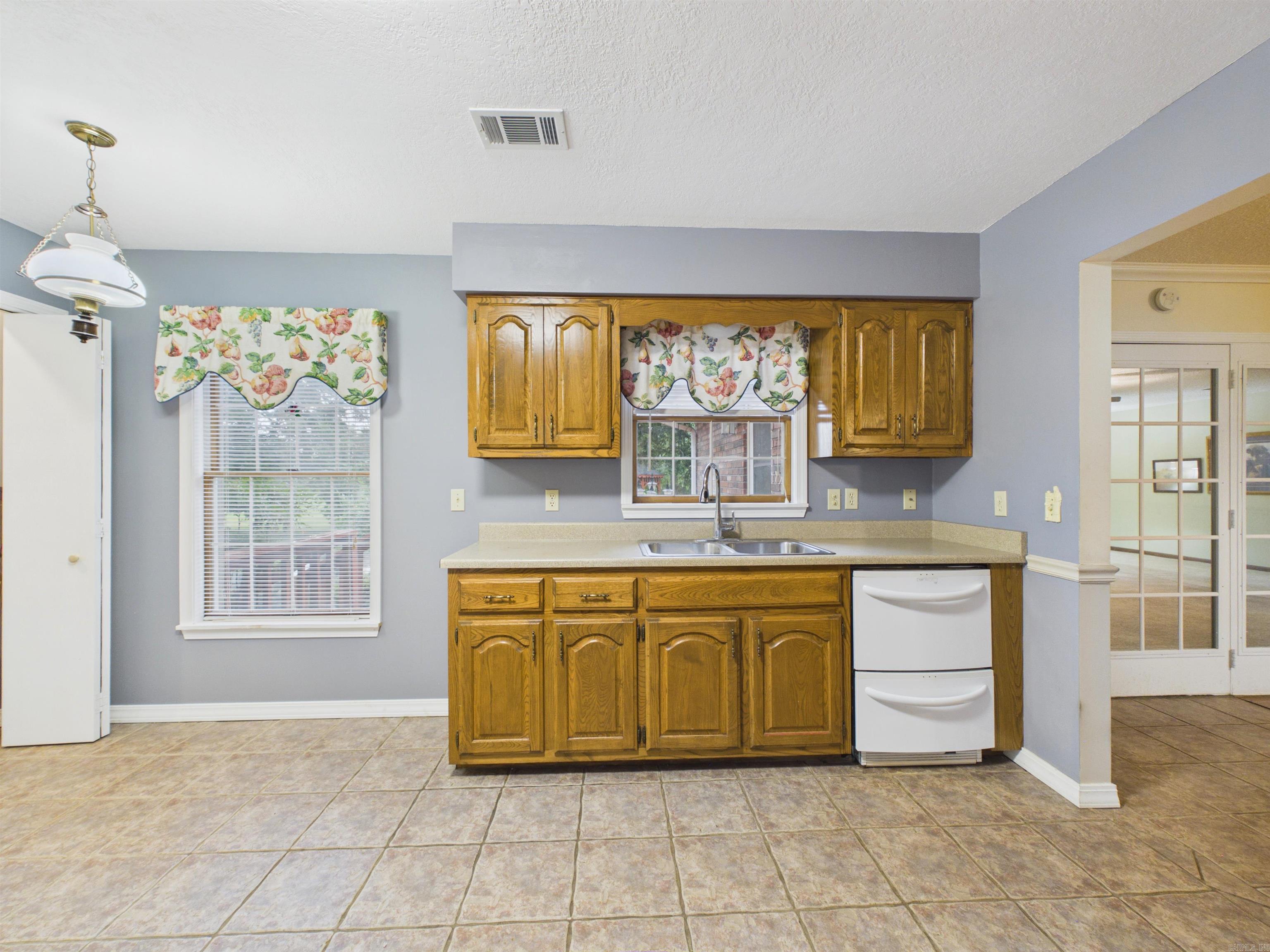 731 E Center Property Photo 13