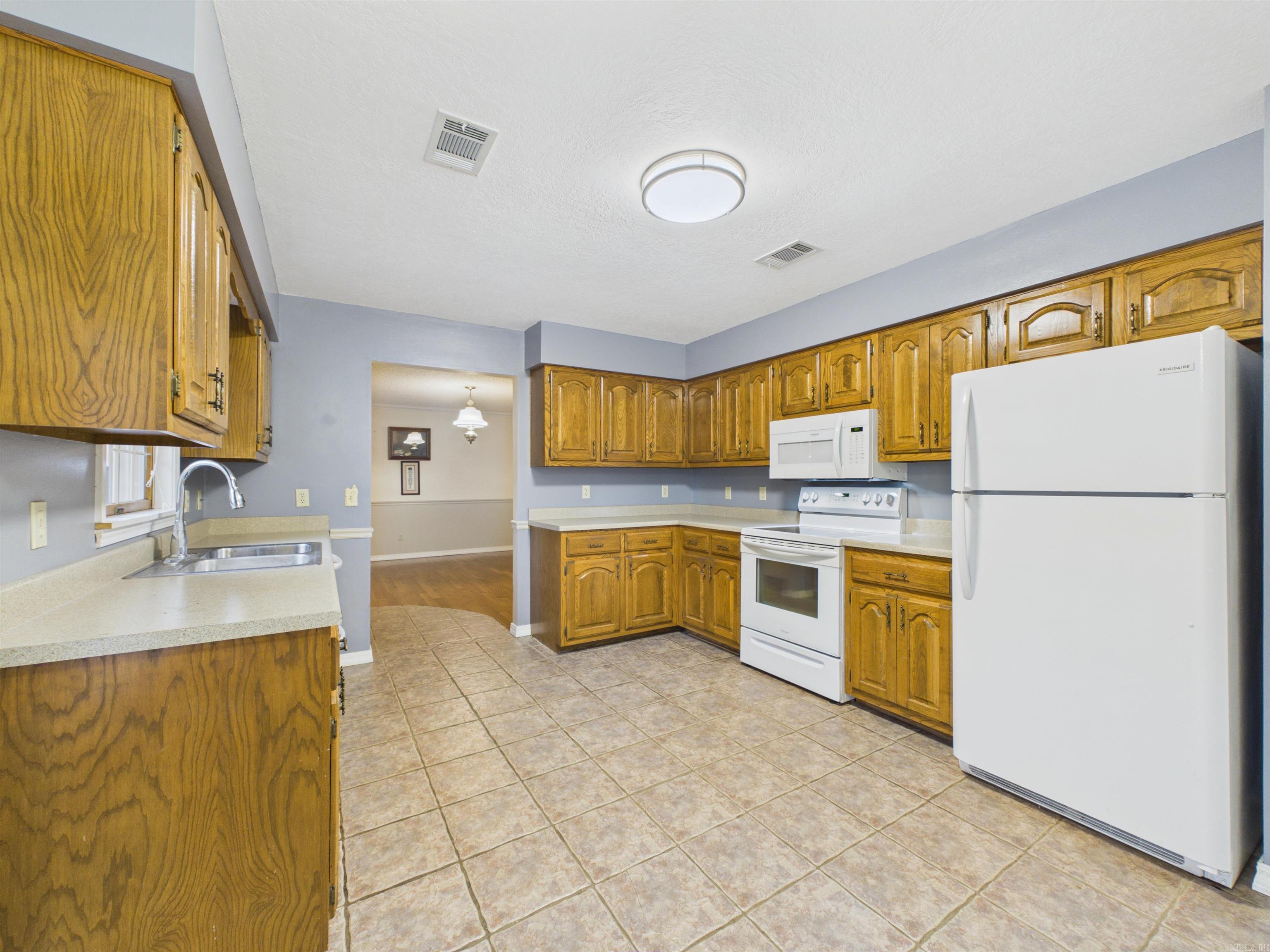 731 E Center Property Photo 15