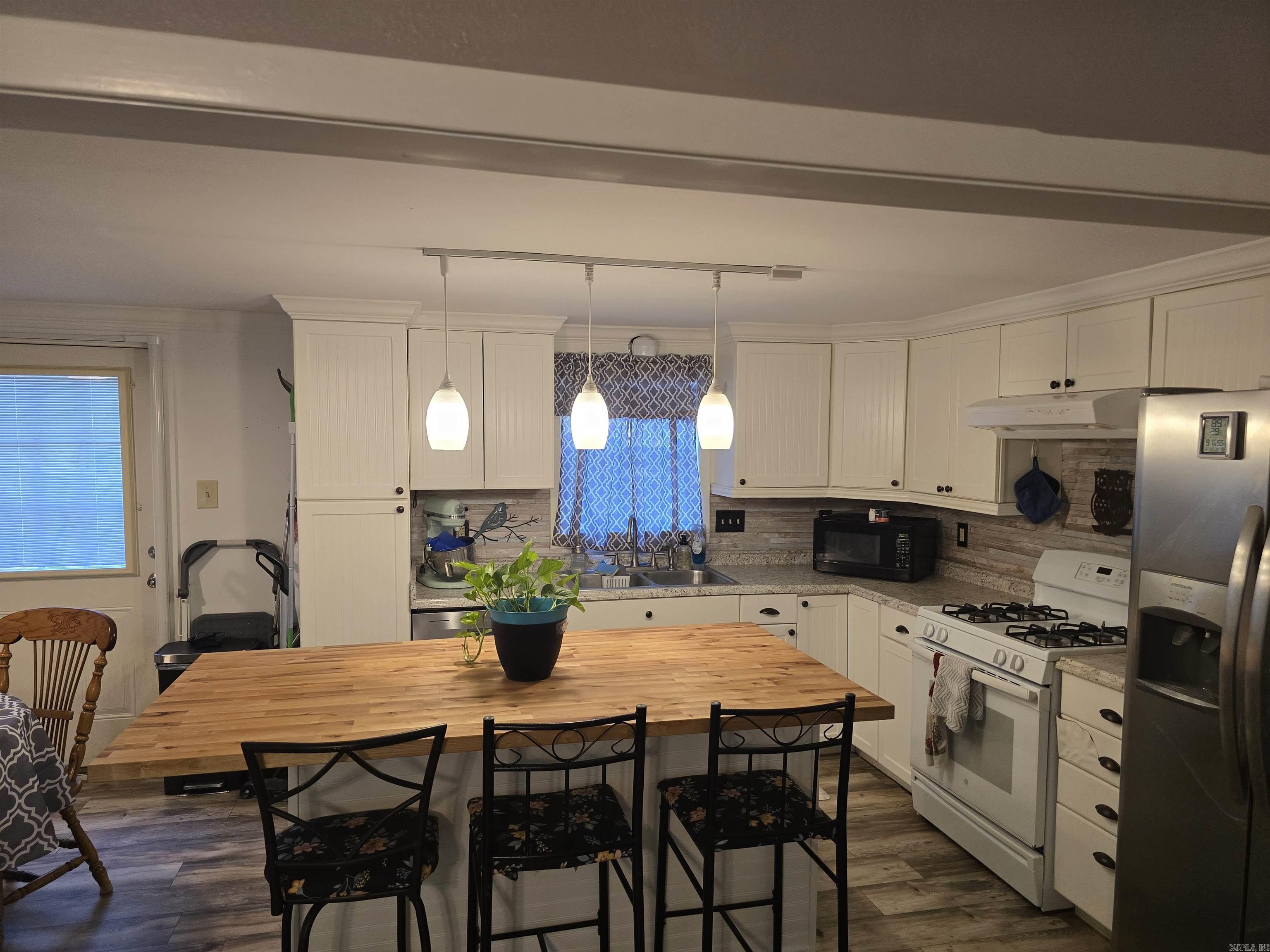 115 Jay Street Property Photo 8