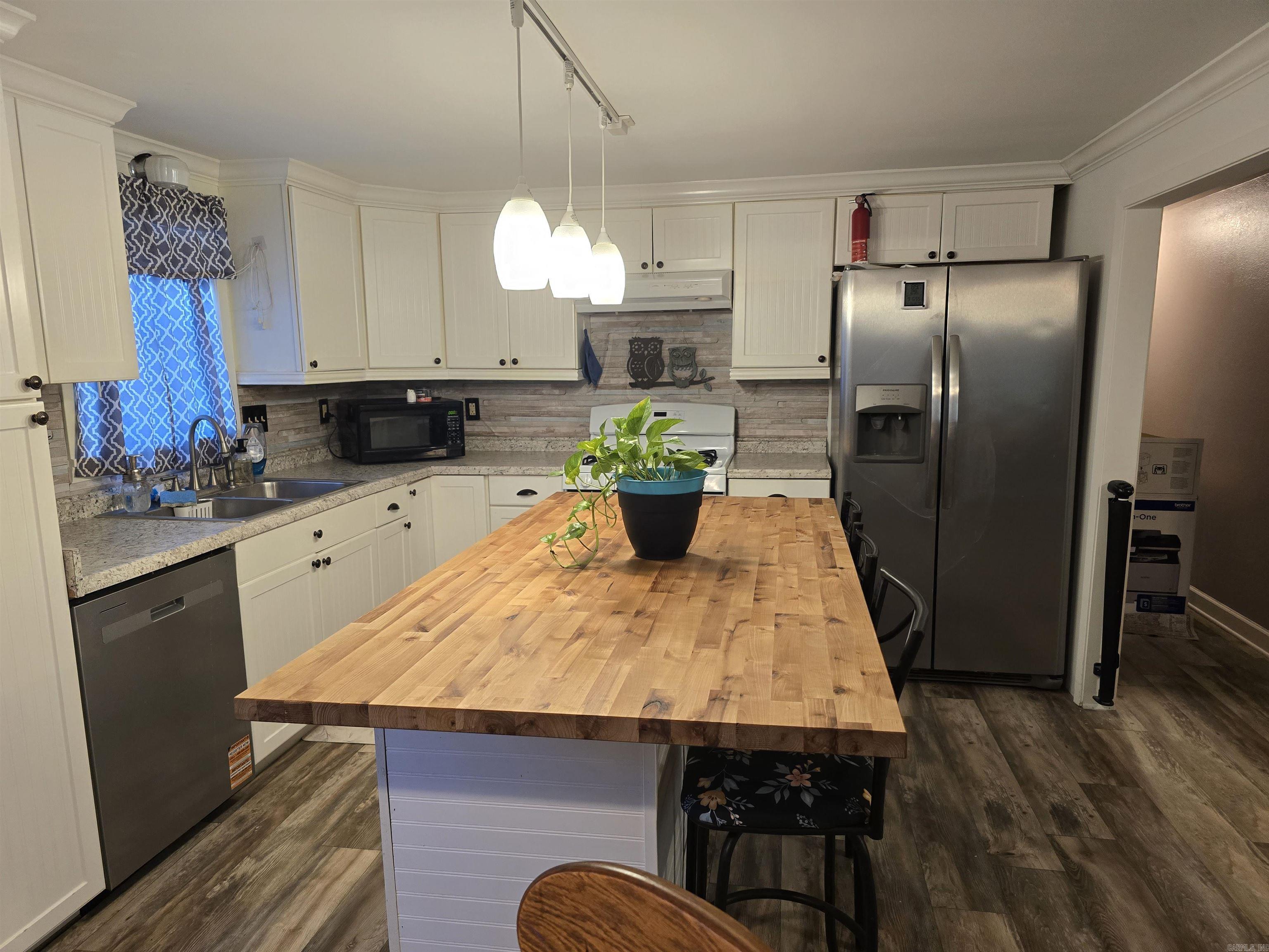 115 Jay Street Property Photo 11