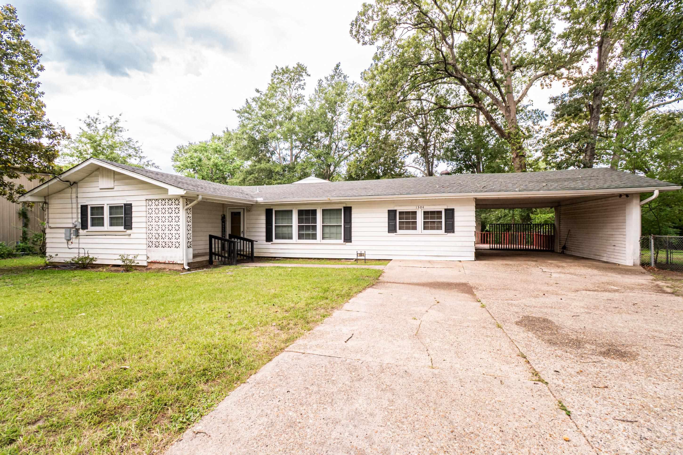 1304 Maple Avenue Property Photo 1