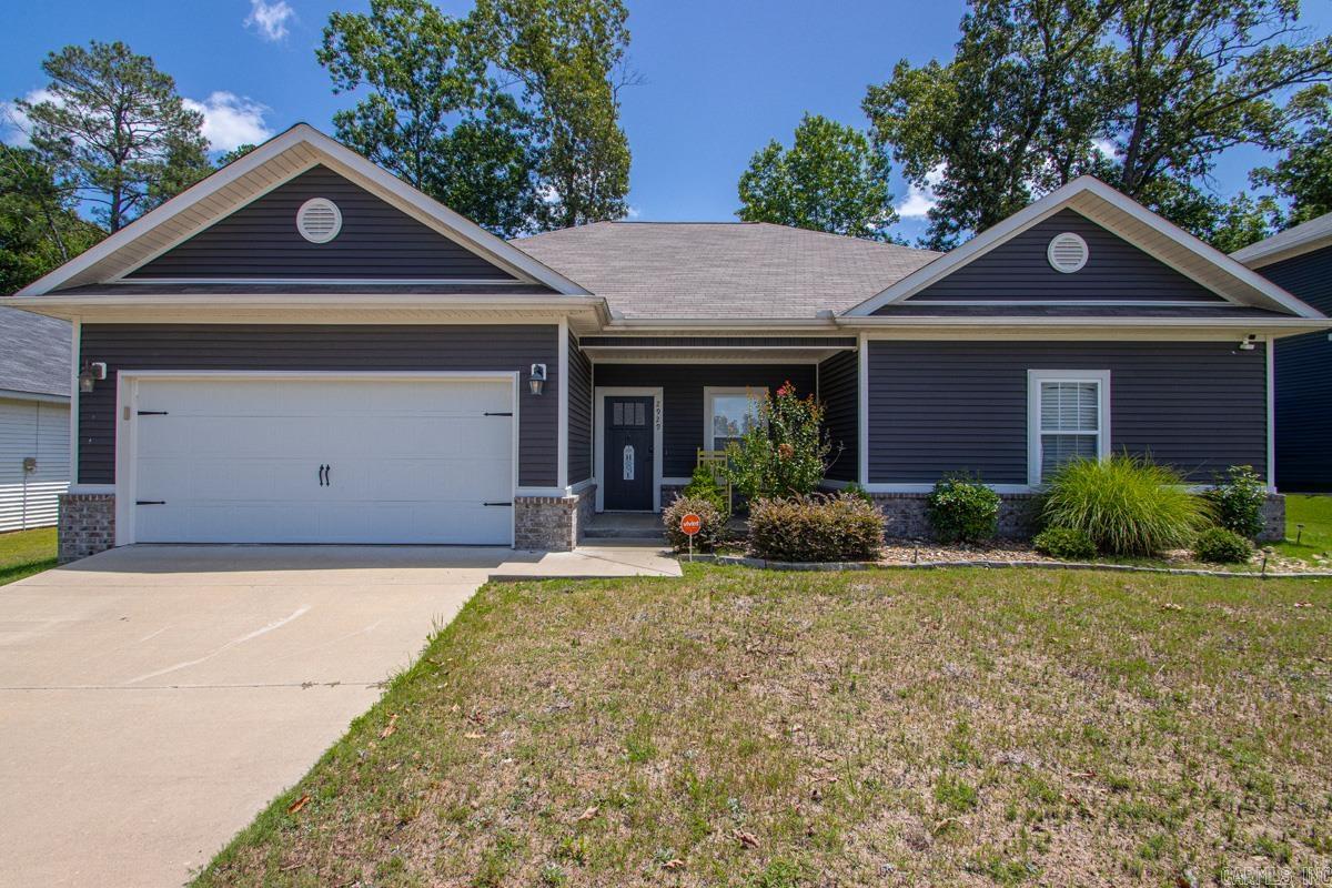 2929 GILLIS Drive Property Photo 1