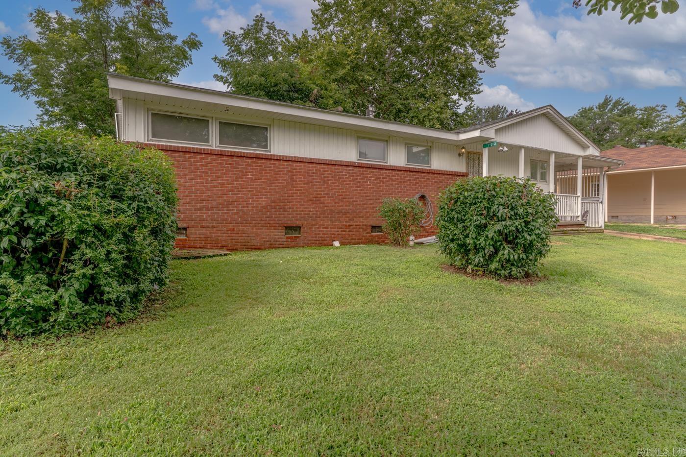 723 Valley Dr Property Photo 3