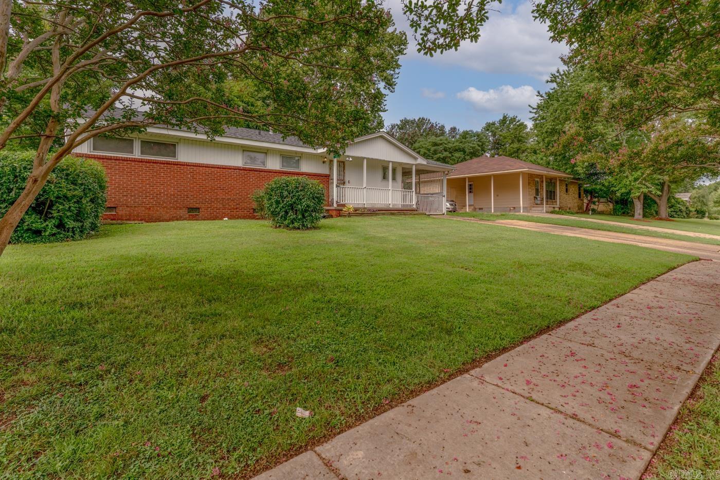 723 Valley Dr Property Photo 4