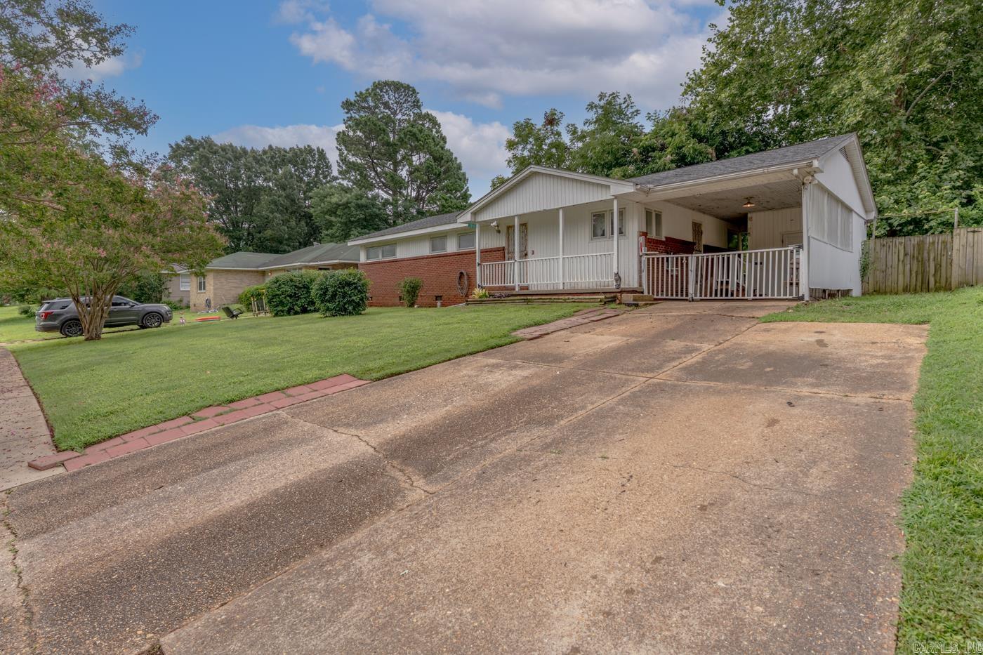 723 Valley Dr Property Photo 5