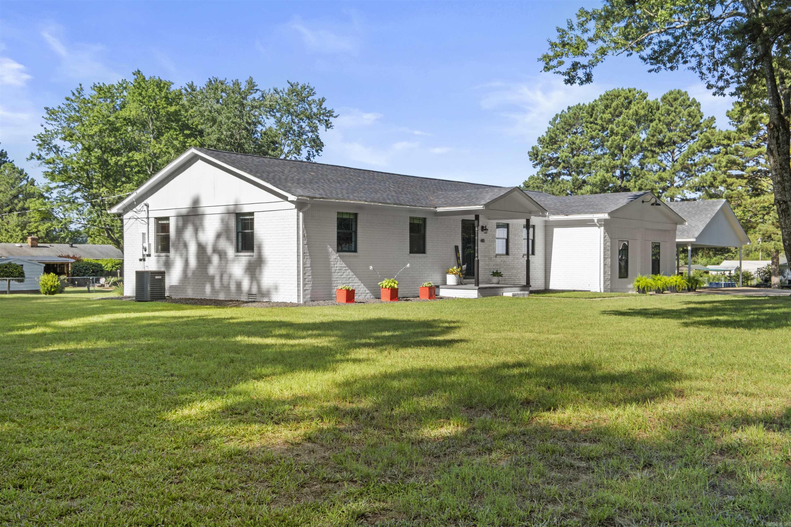 481 Bradley Dr Property Photo 1