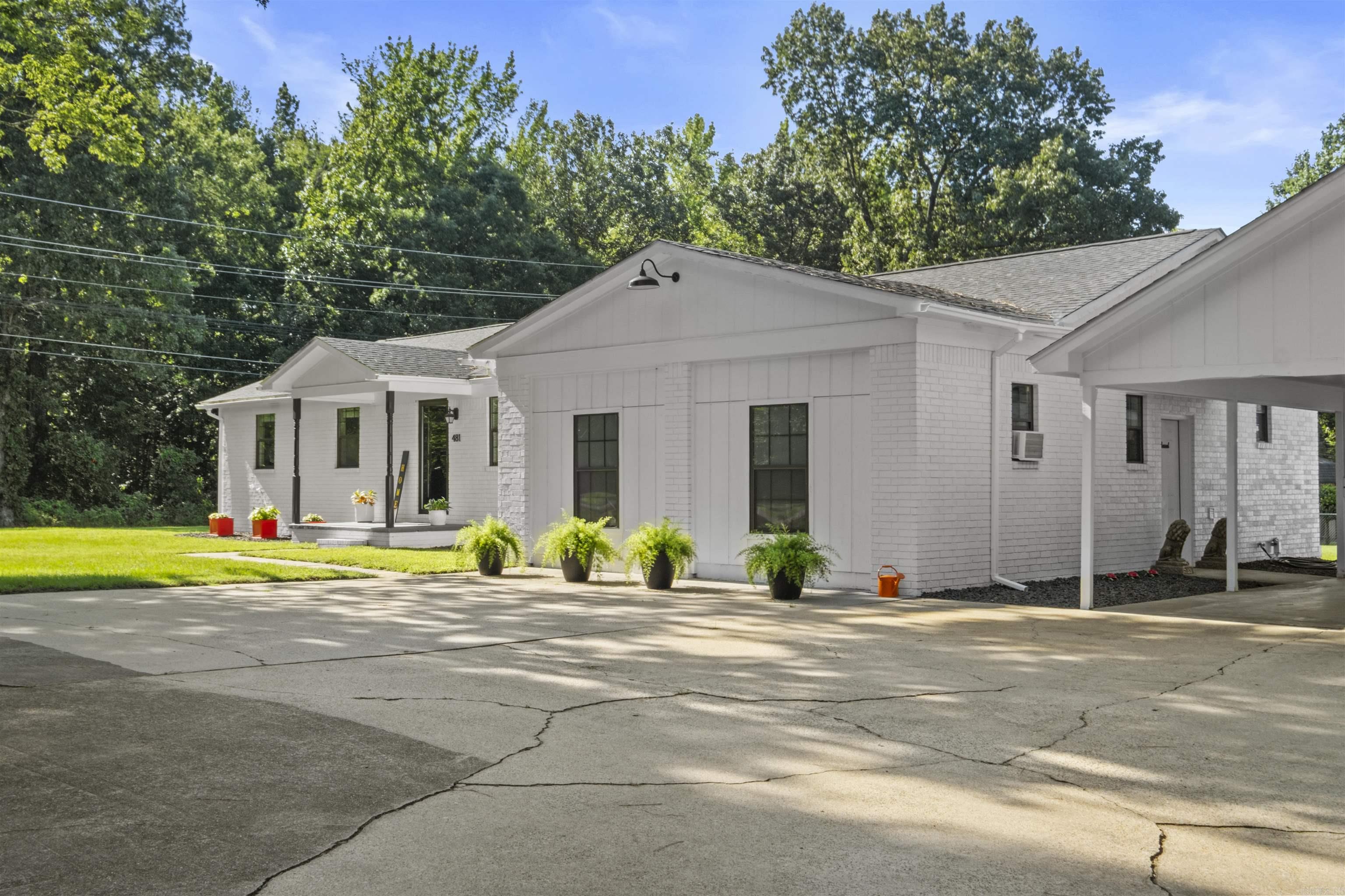 481 Bradley Dr Property Photo 4