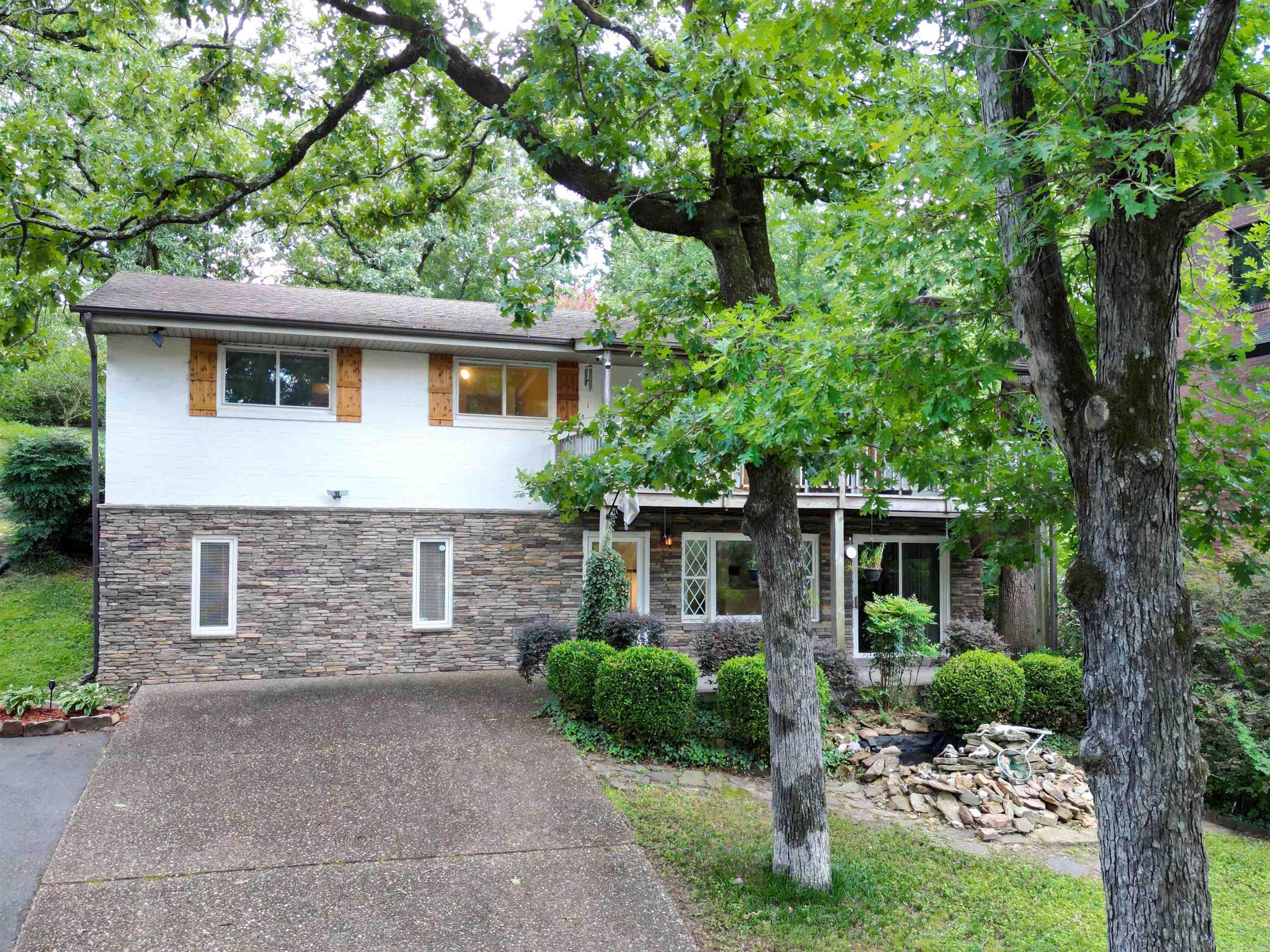 1926 Waterside Drive