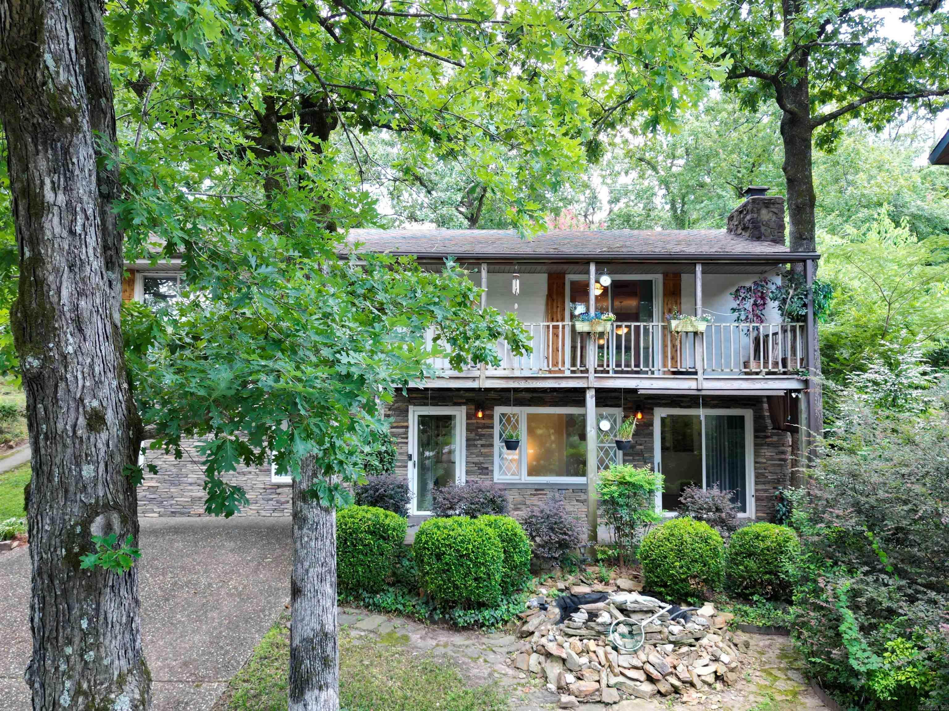 1926 Waterside Drive Property Photo 2