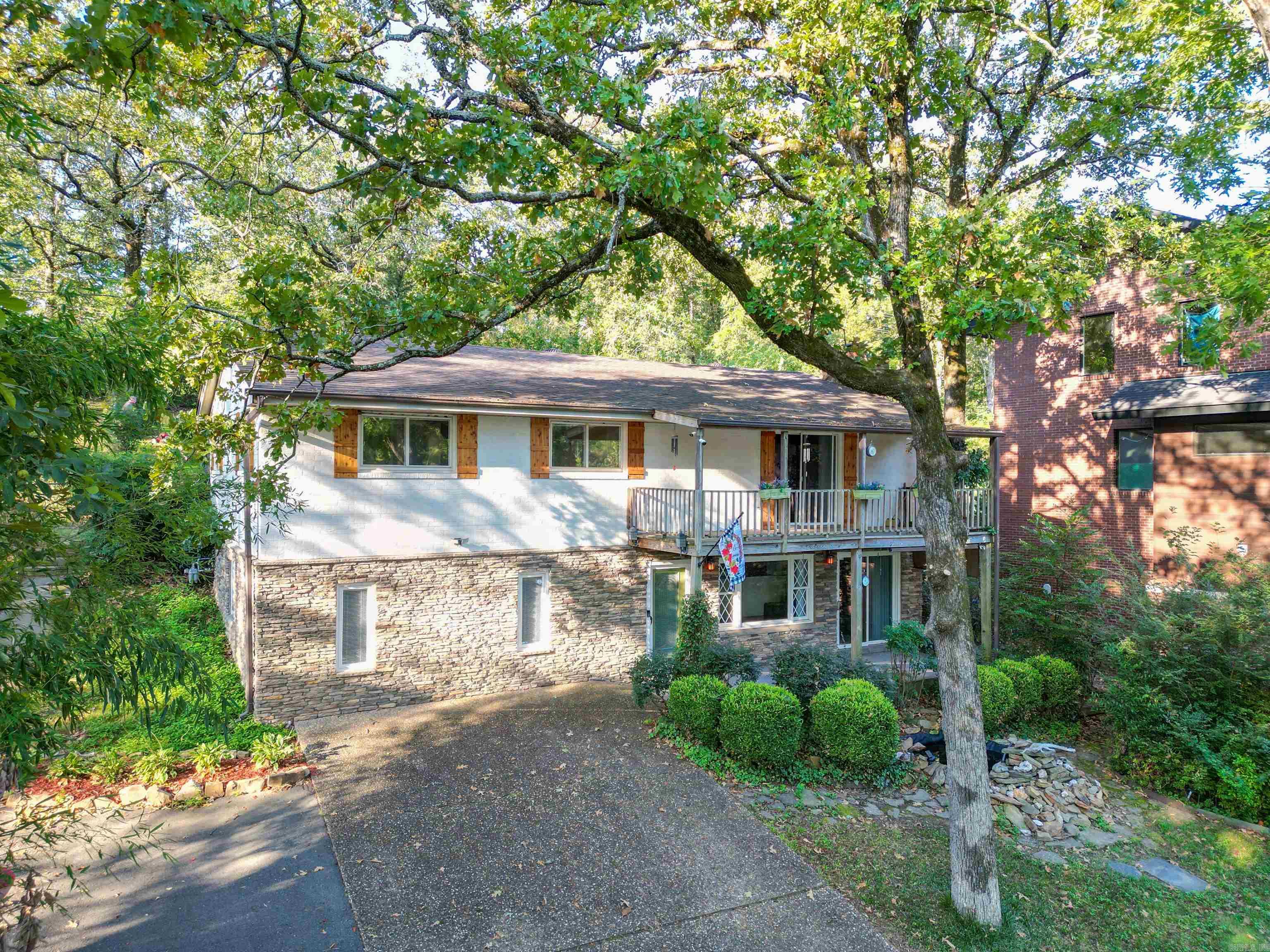 1926 Waterside Drive Property Photo 4