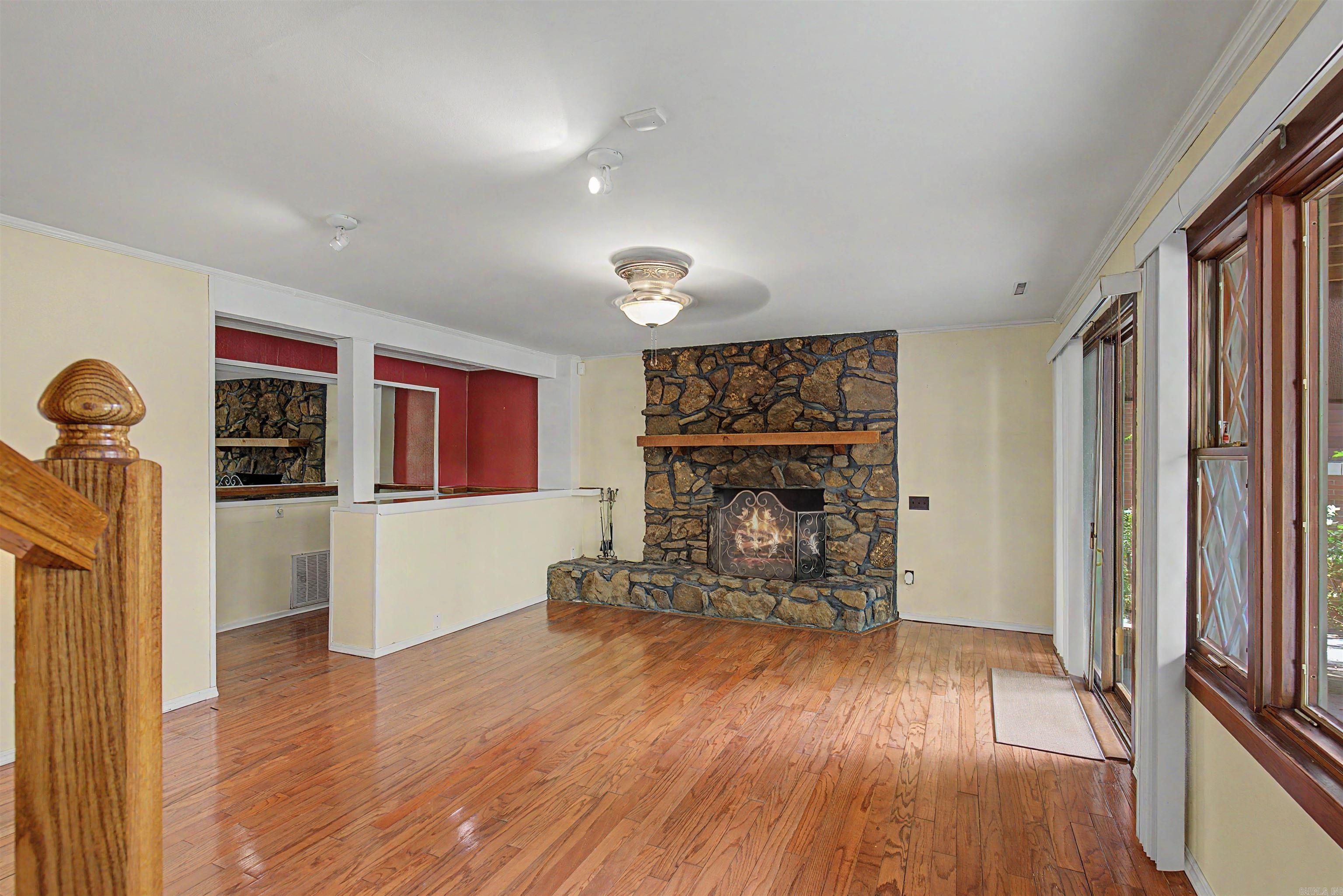 1926 Waterside Drive Property Photo 9