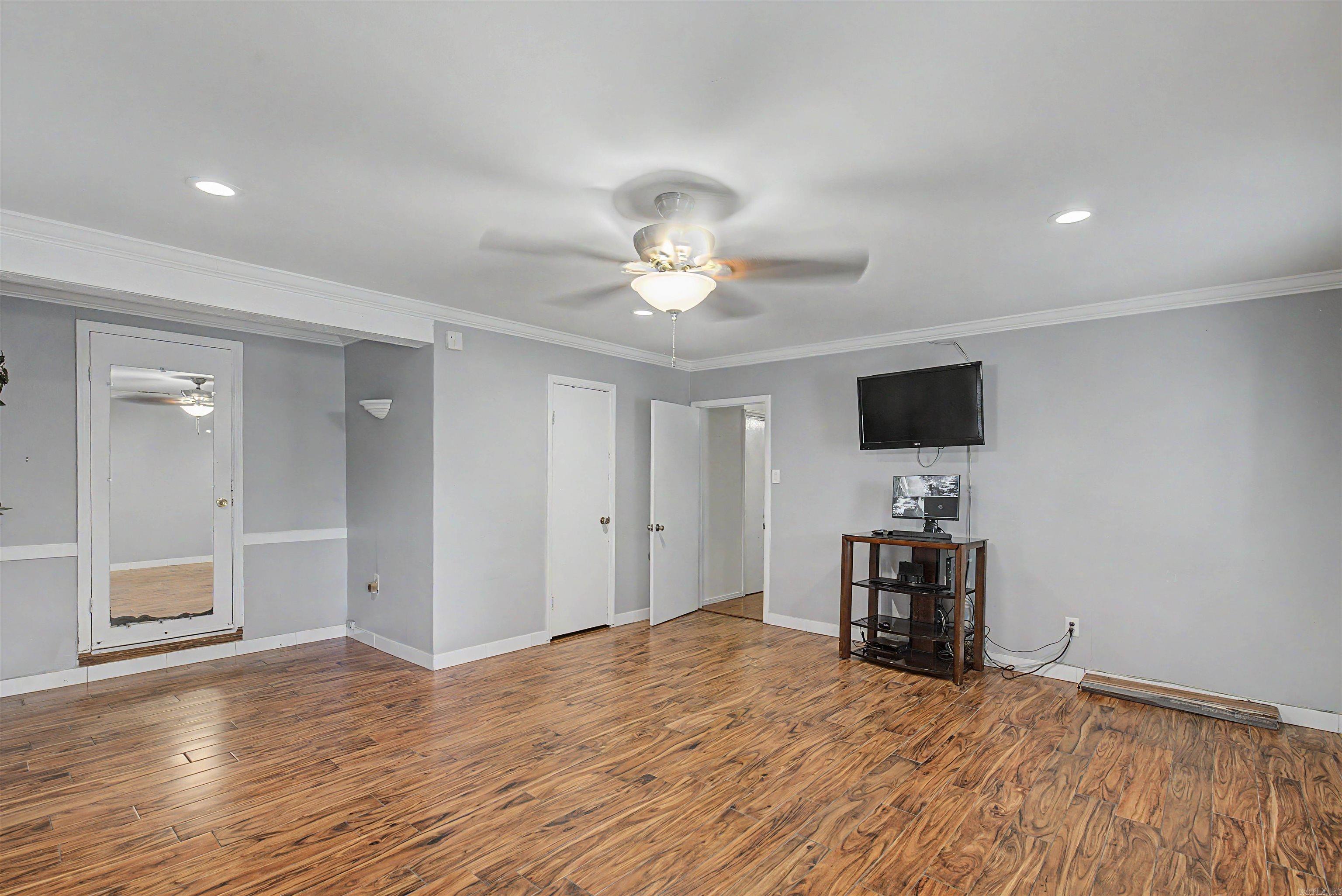 1926 Waterside Drive Property Photo 14