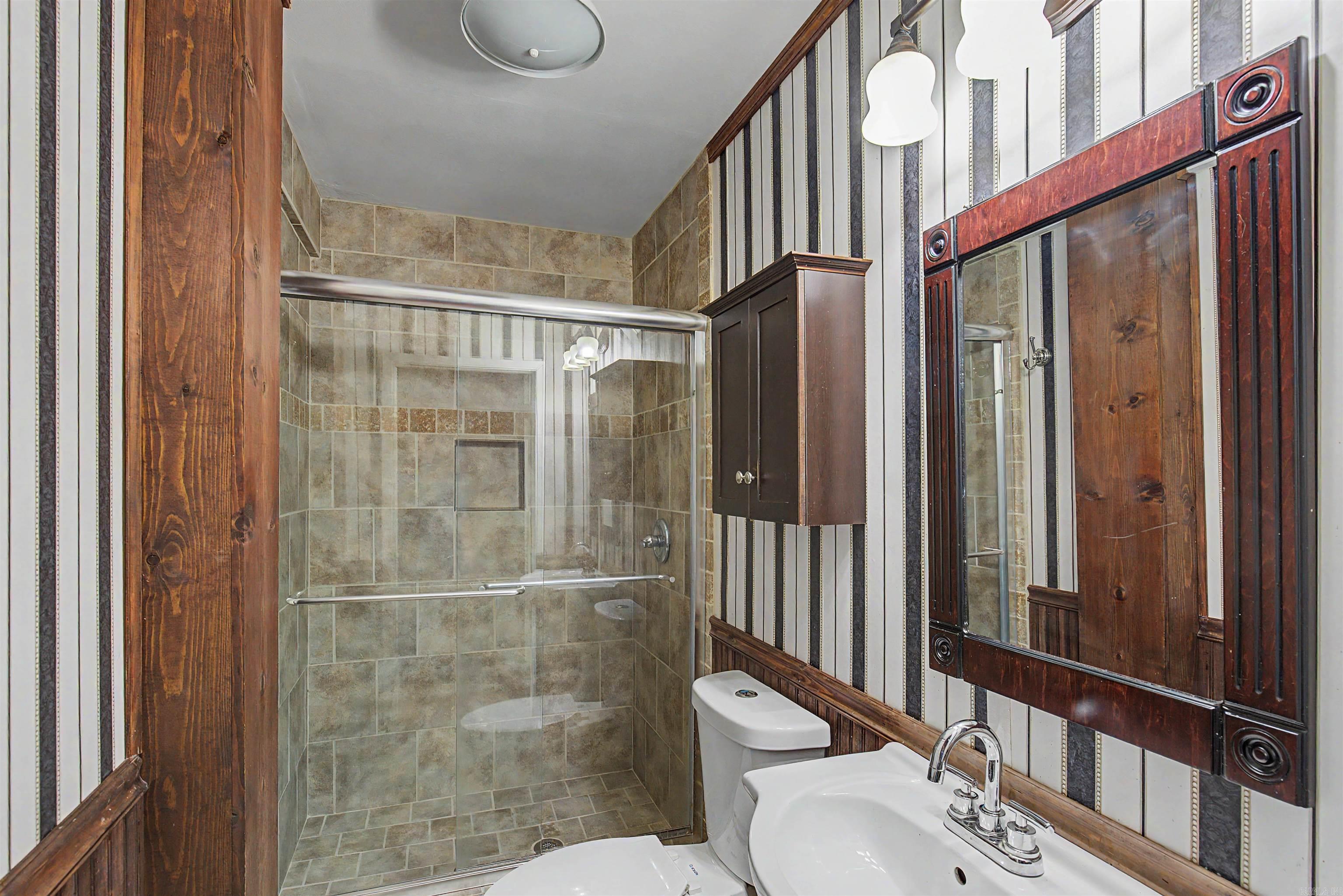 1926 Waterside Drive Property Photo 16