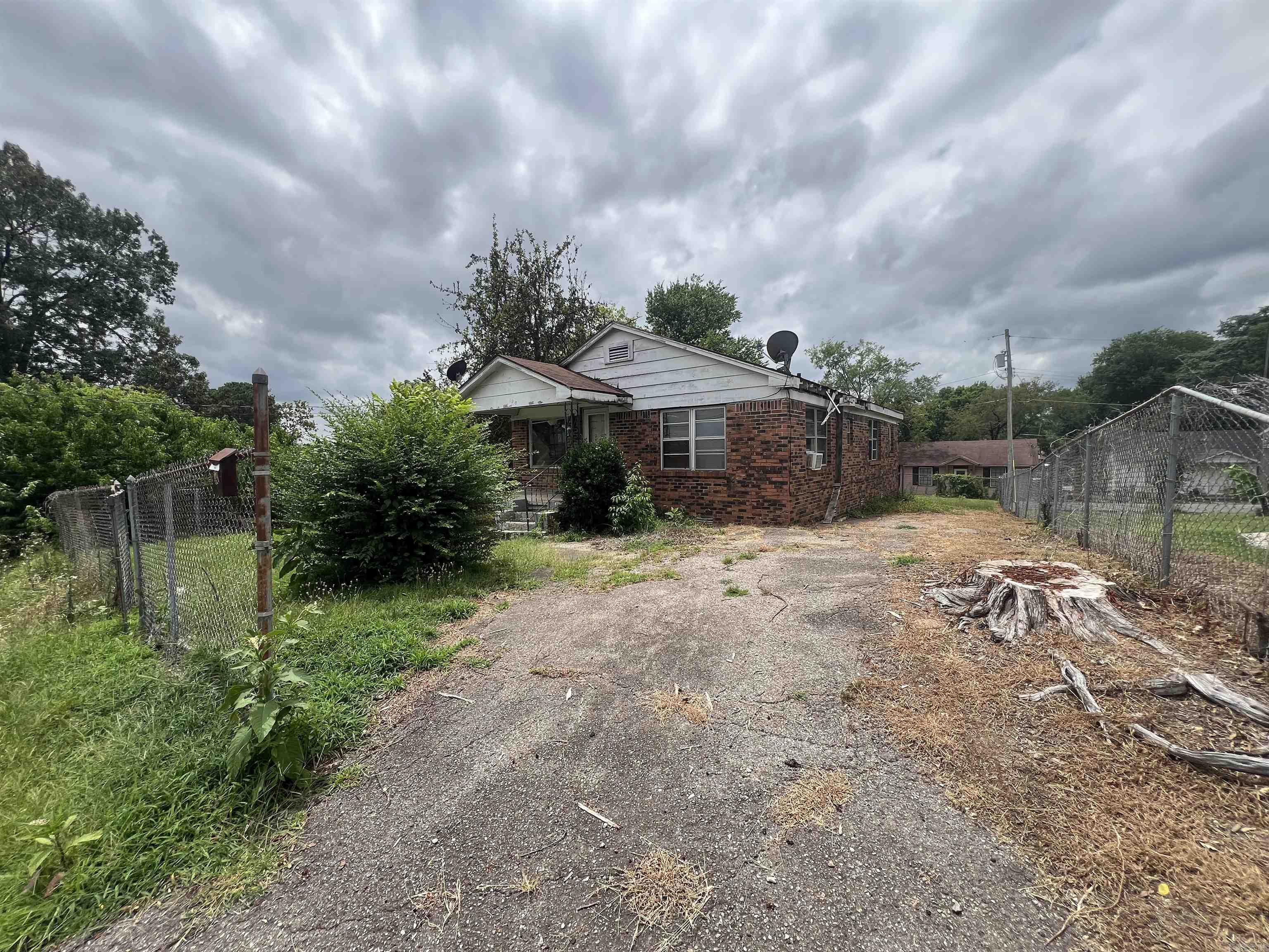 120 Vardon St Property Photo 1