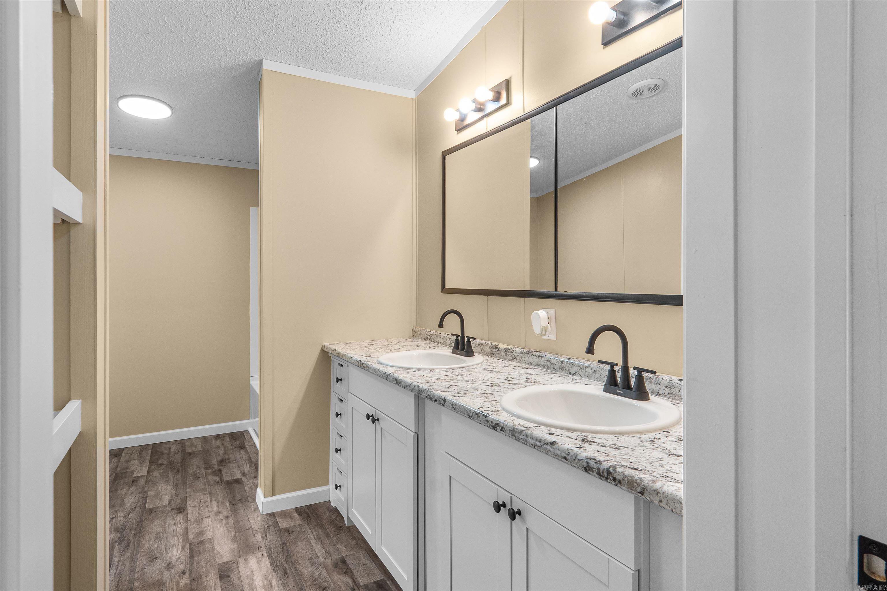 2507 Jackson 301 Property Photo 34