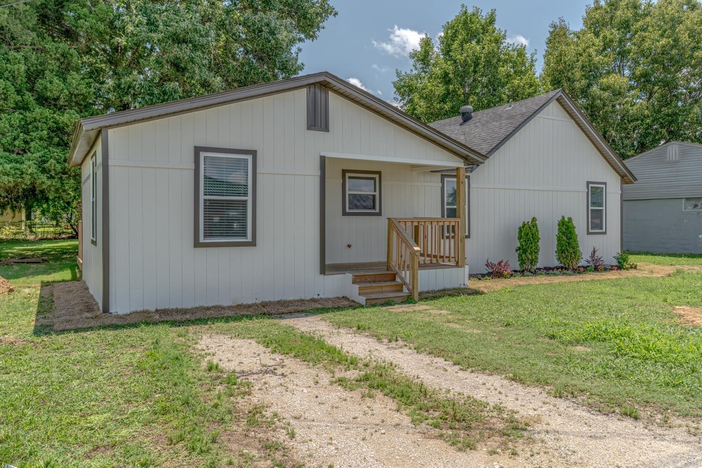 105 School Street Property Photo 1