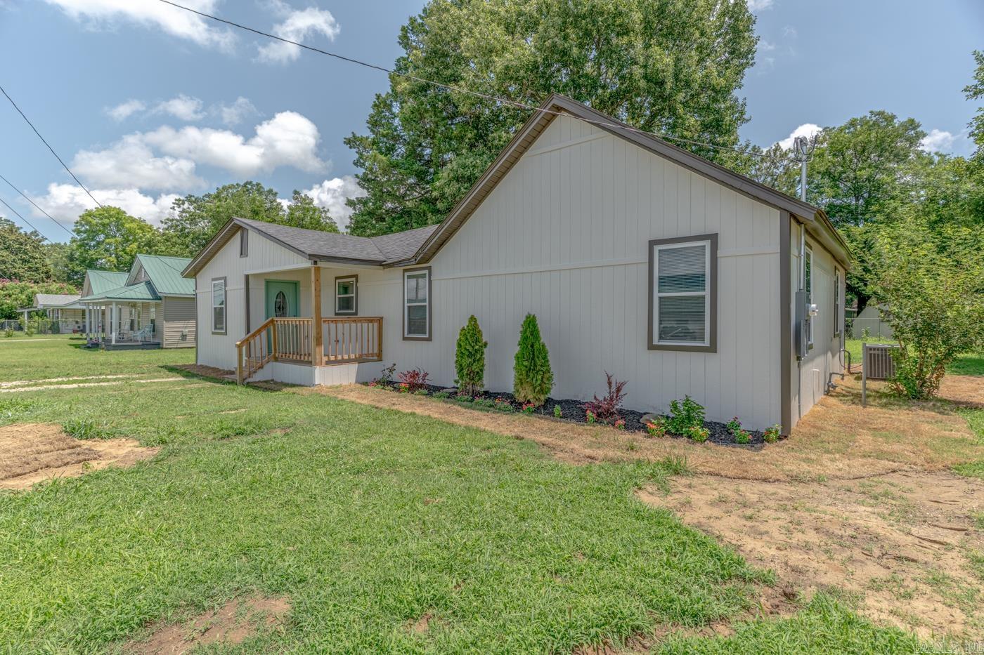 105 School Street Property Photo 2