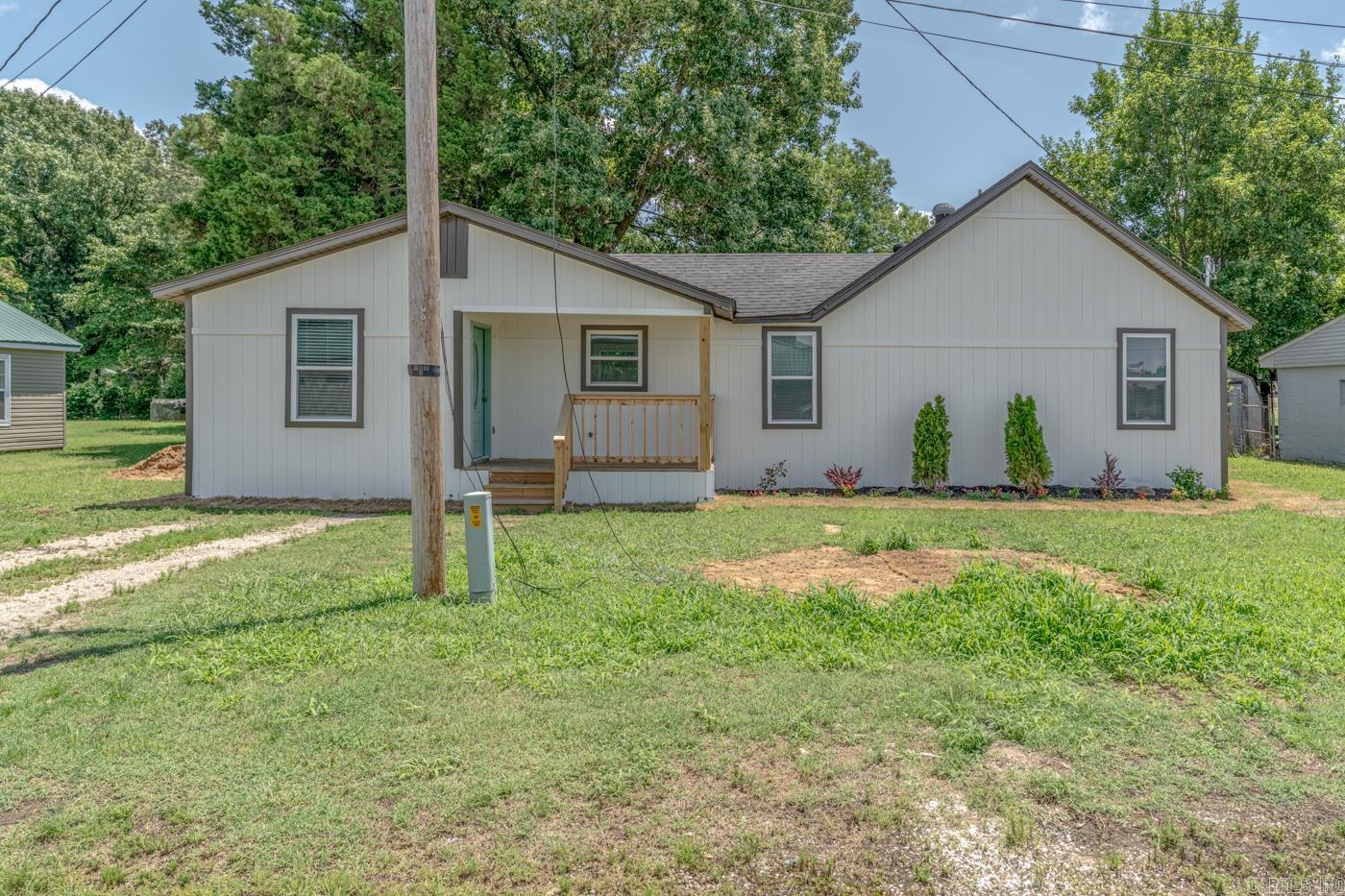 105 School Street Property Photo 3