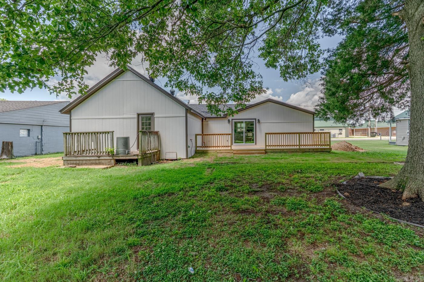 105 School Street Property Photo 23