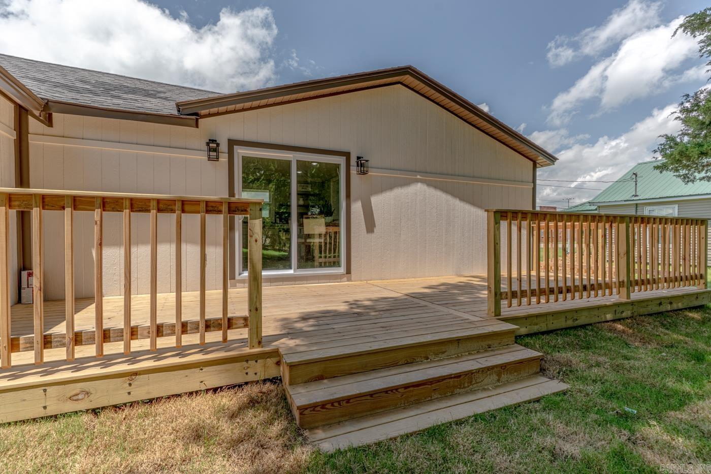 105 School Street Property Photo 25