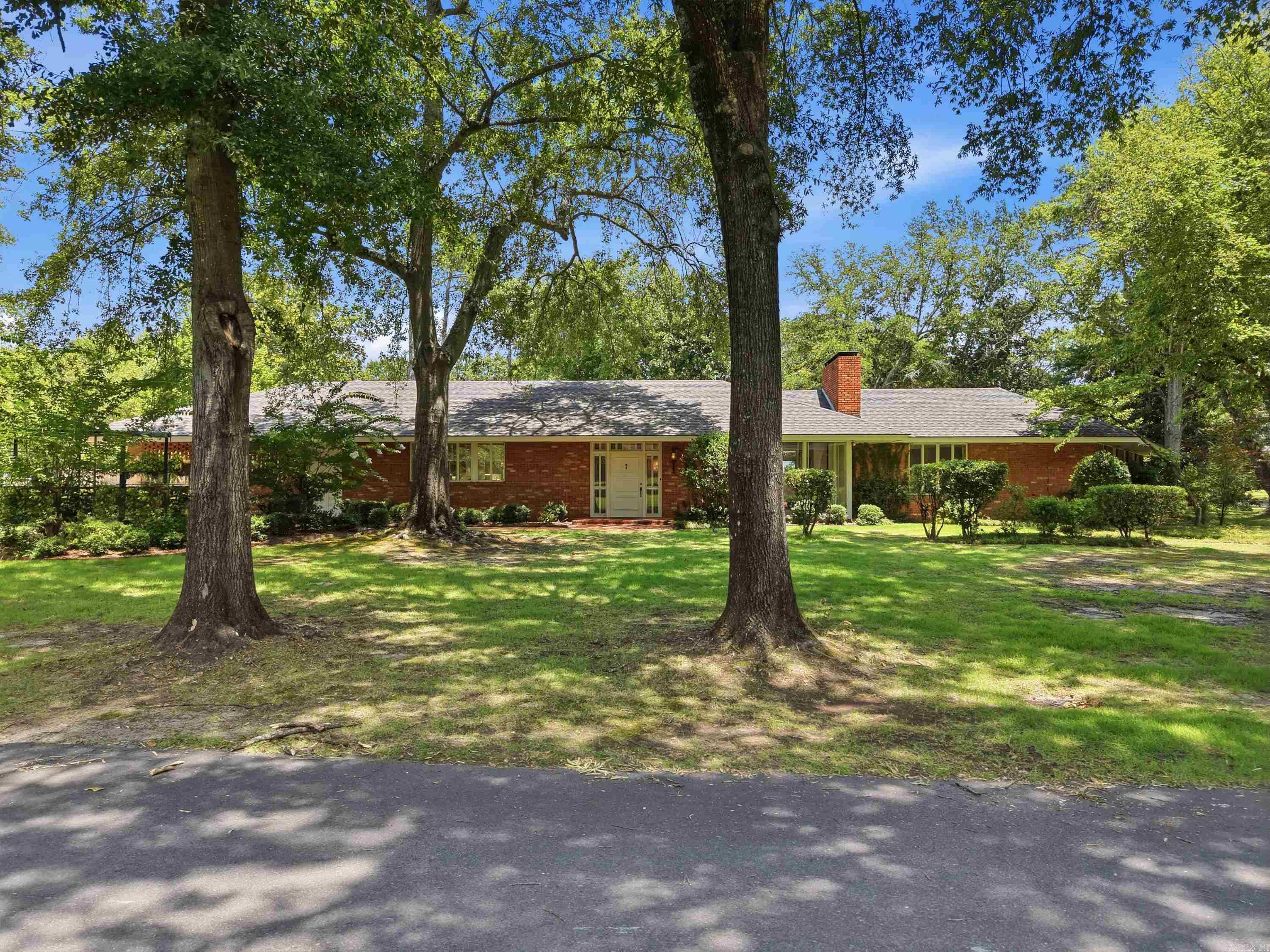 31 Longmeadow Property Photo 1
