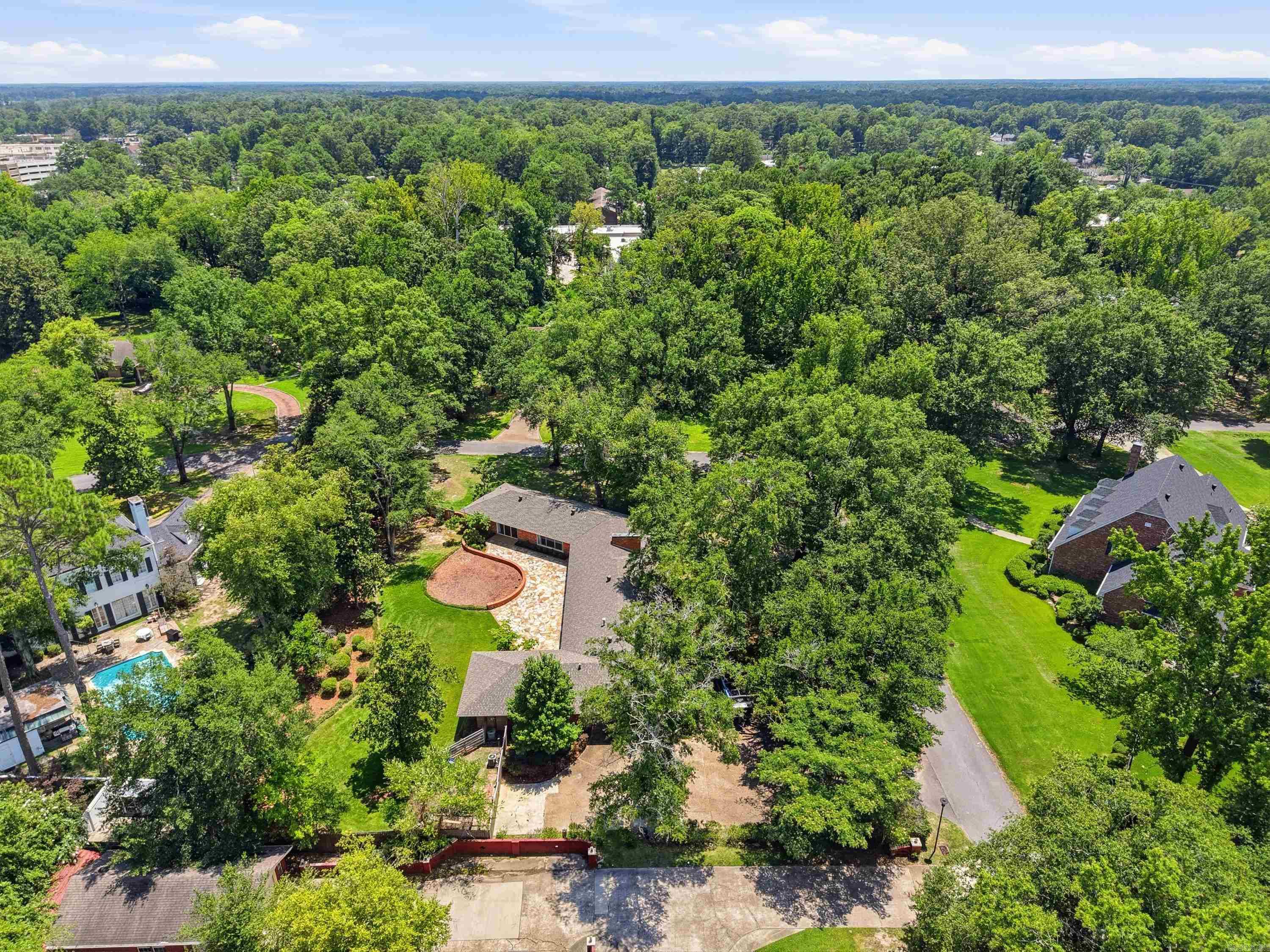 31 Longmeadow Property Photo 4