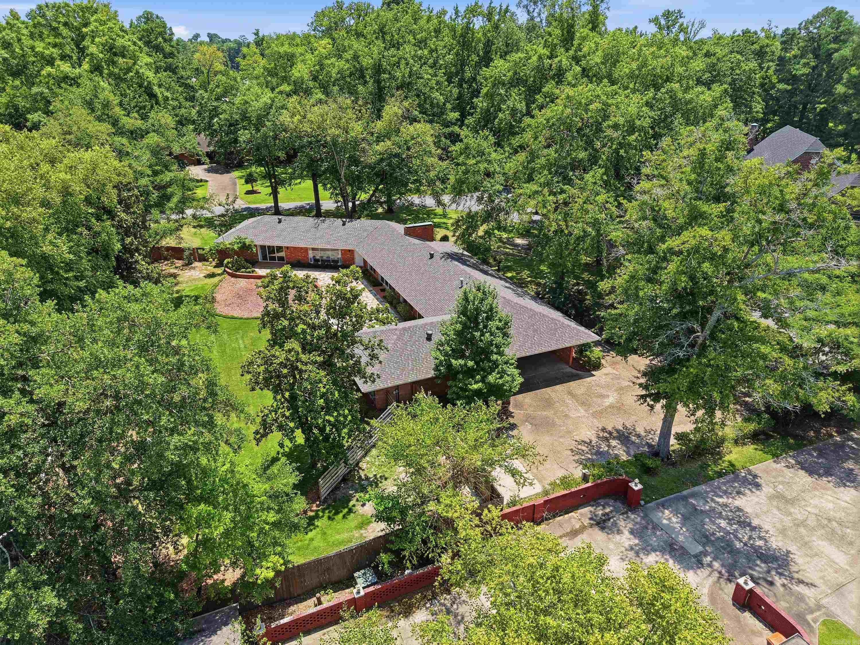 31 Longmeadow Property Photo 6