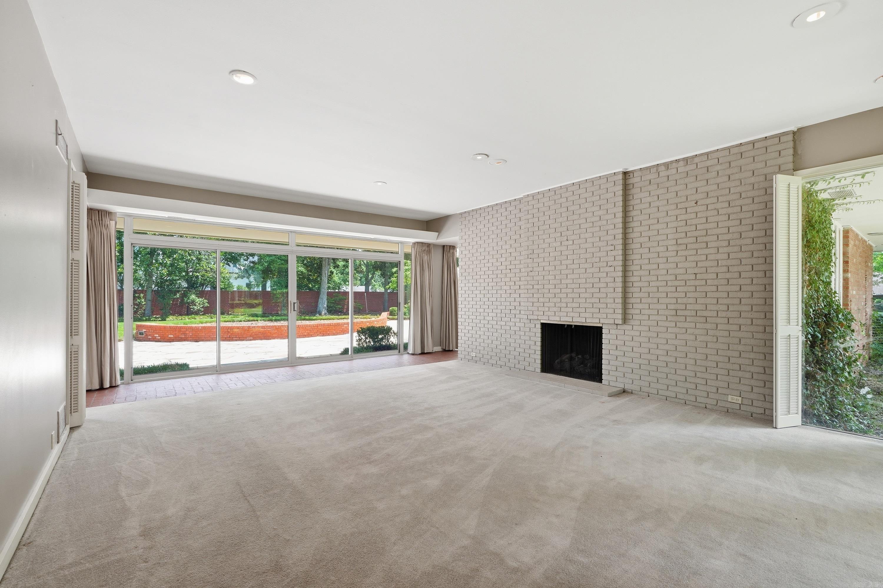 31 Longmeadow Property Photo 16