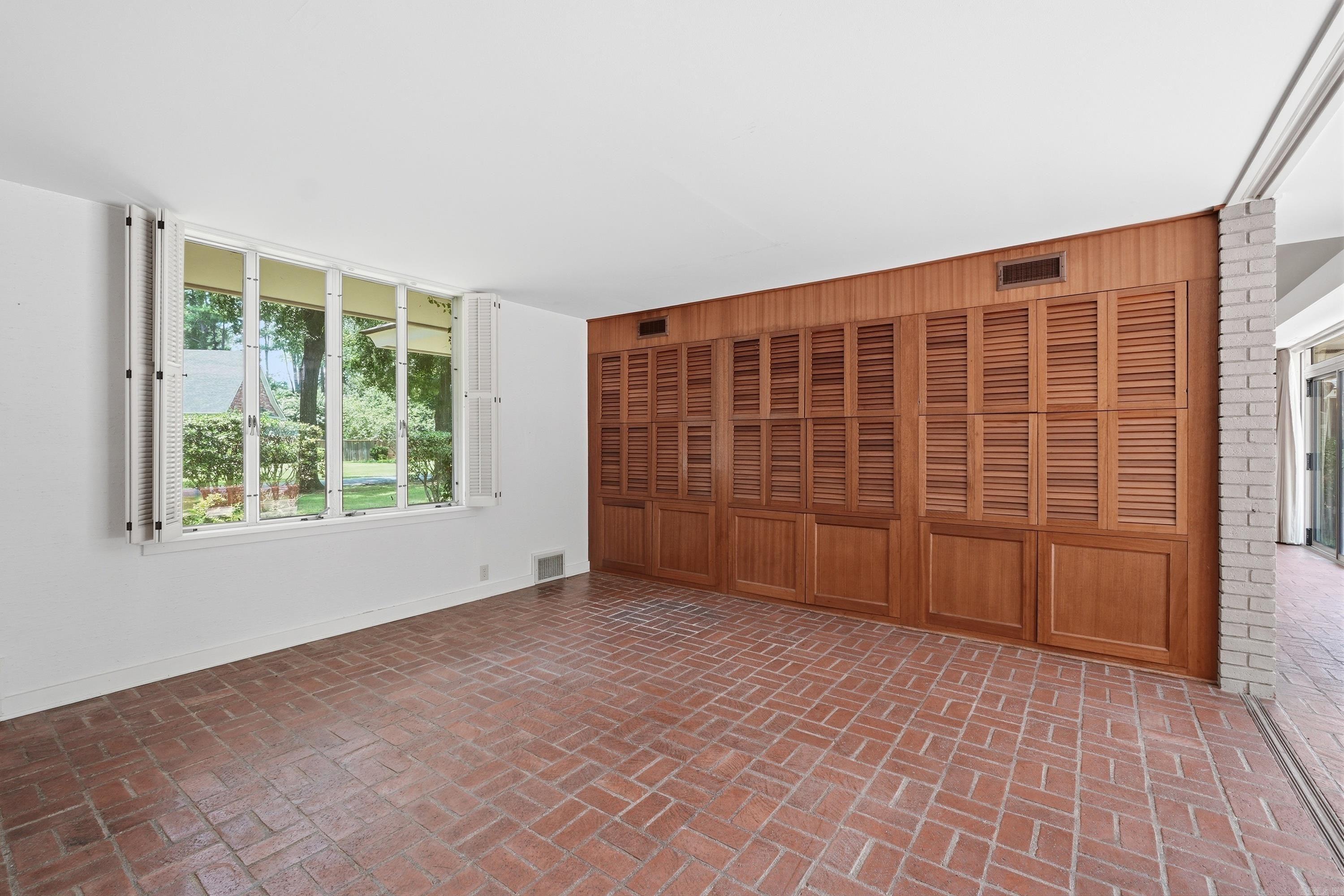 31 Longmeadow Property Photo 19