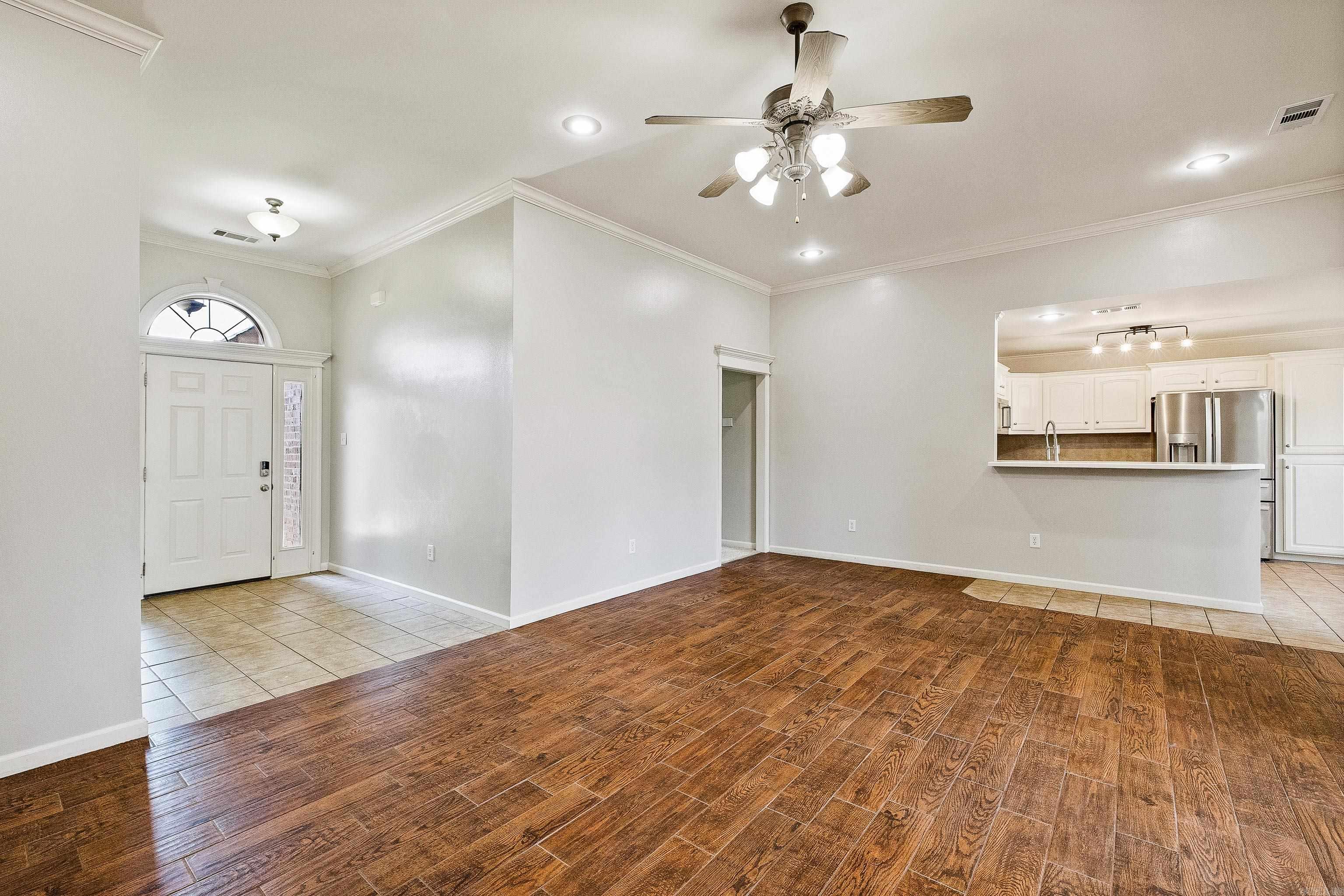 3503 Peachtree Lane Property Photo 6