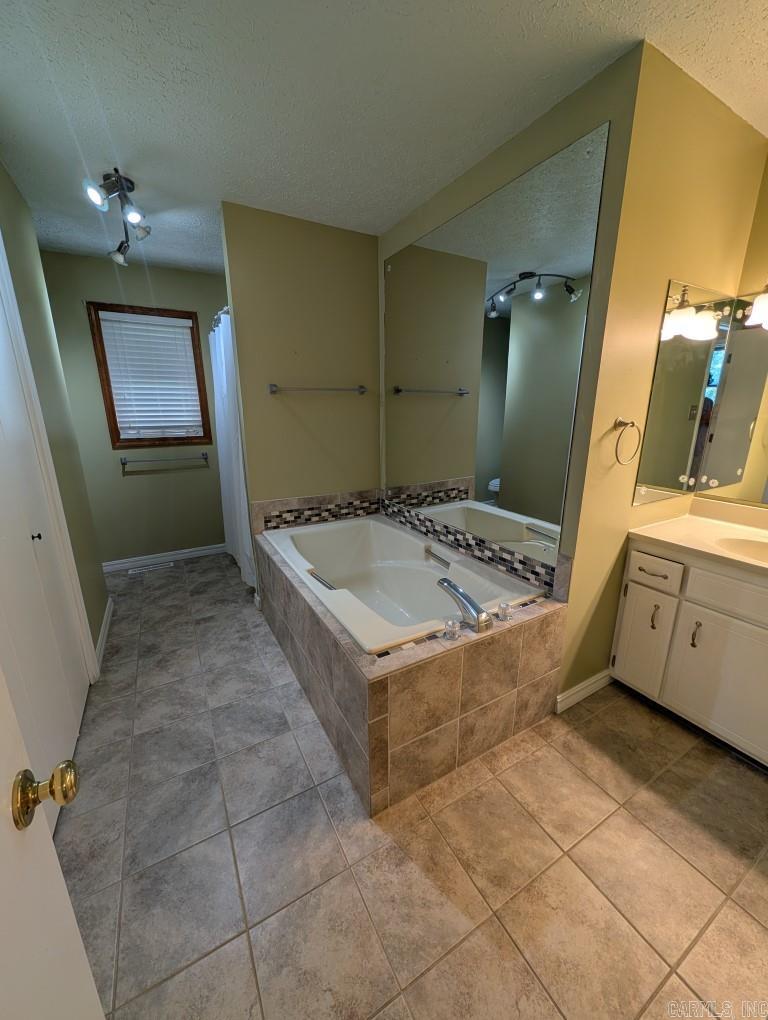208 Mc 6087 Property Photo 10