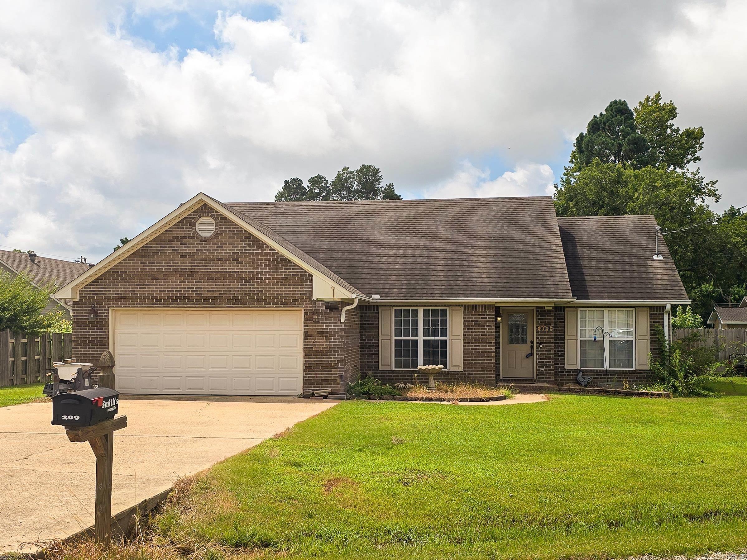 209 Tommy Drive Property Photo 1