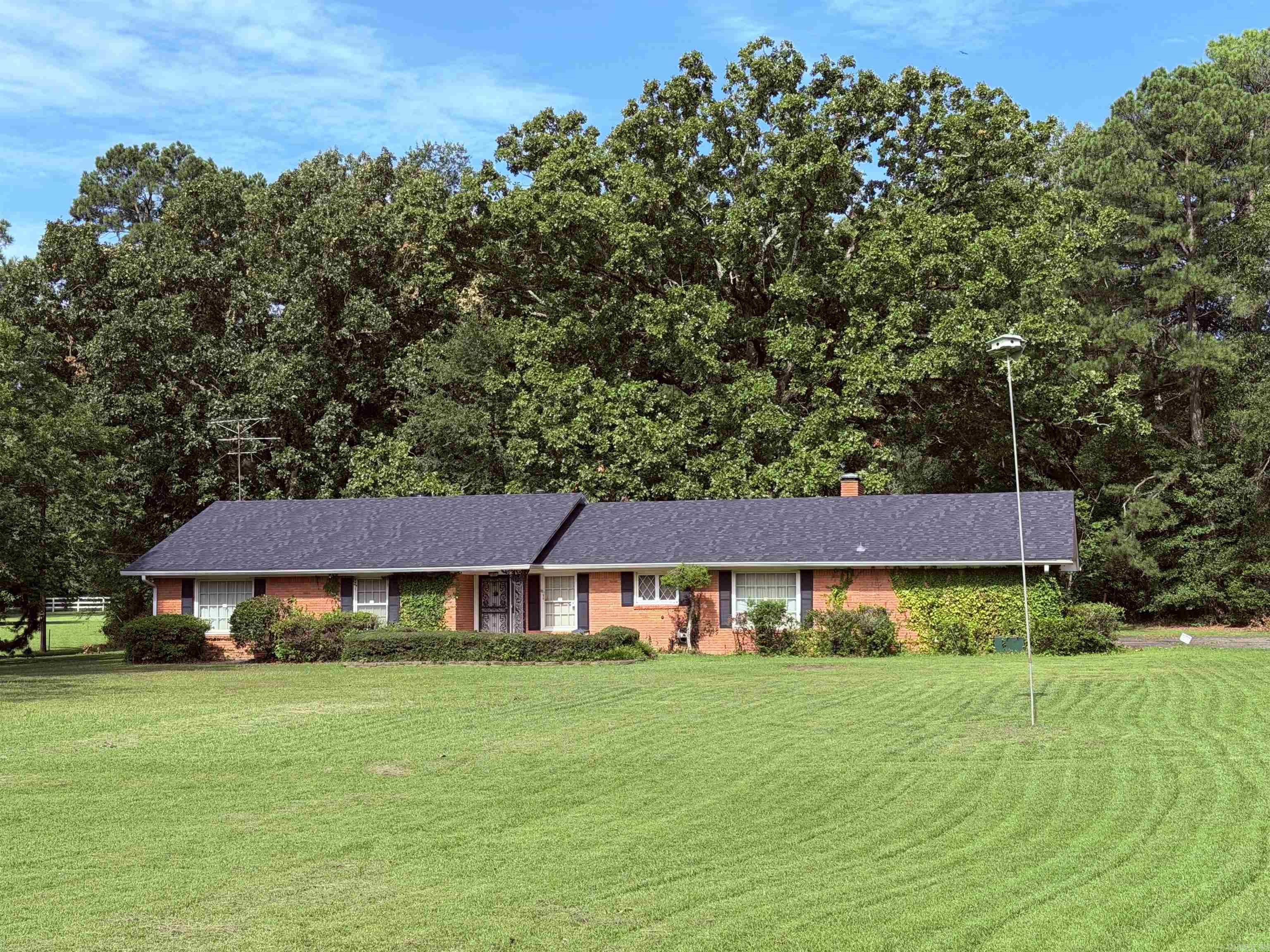 5500 Lakeshore Drive Property Photo 1