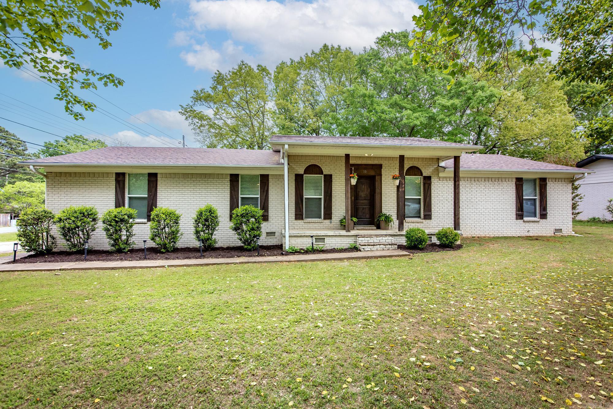 10 Pinewood Street Property Photo 1