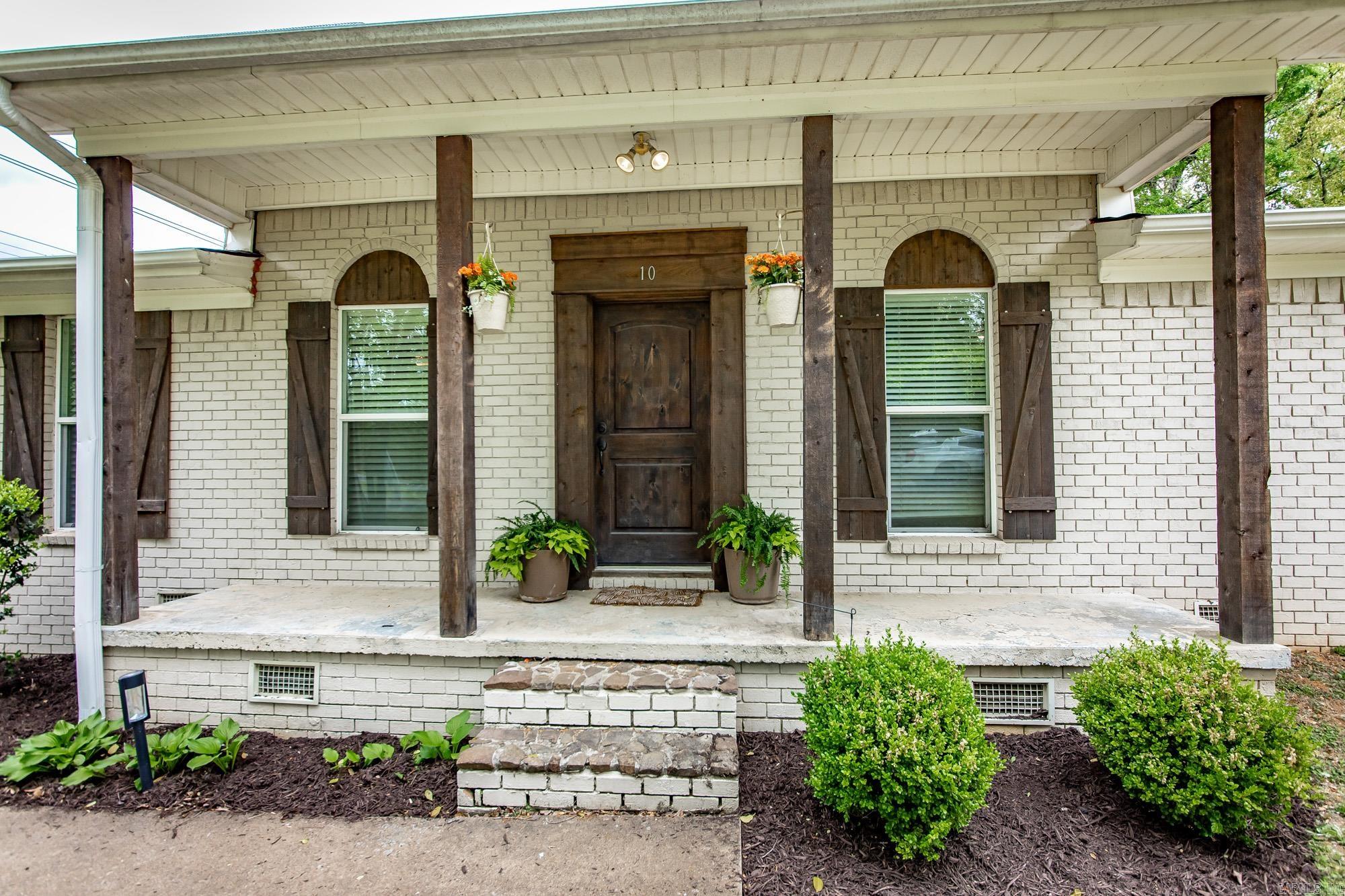 10 Pinewood Street Property Photo 3