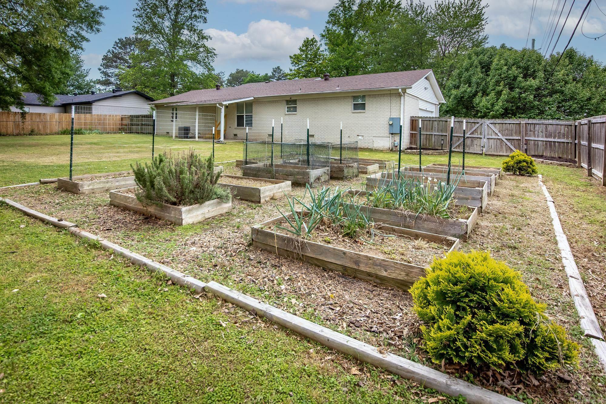 10 Pinewood Street Property Photo 4