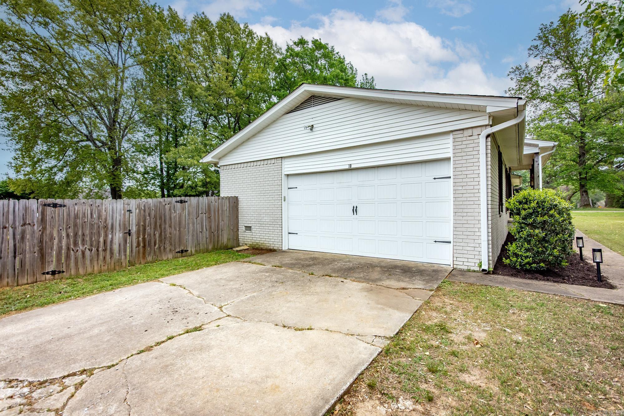 10 Pinewood Street Property Photo 6